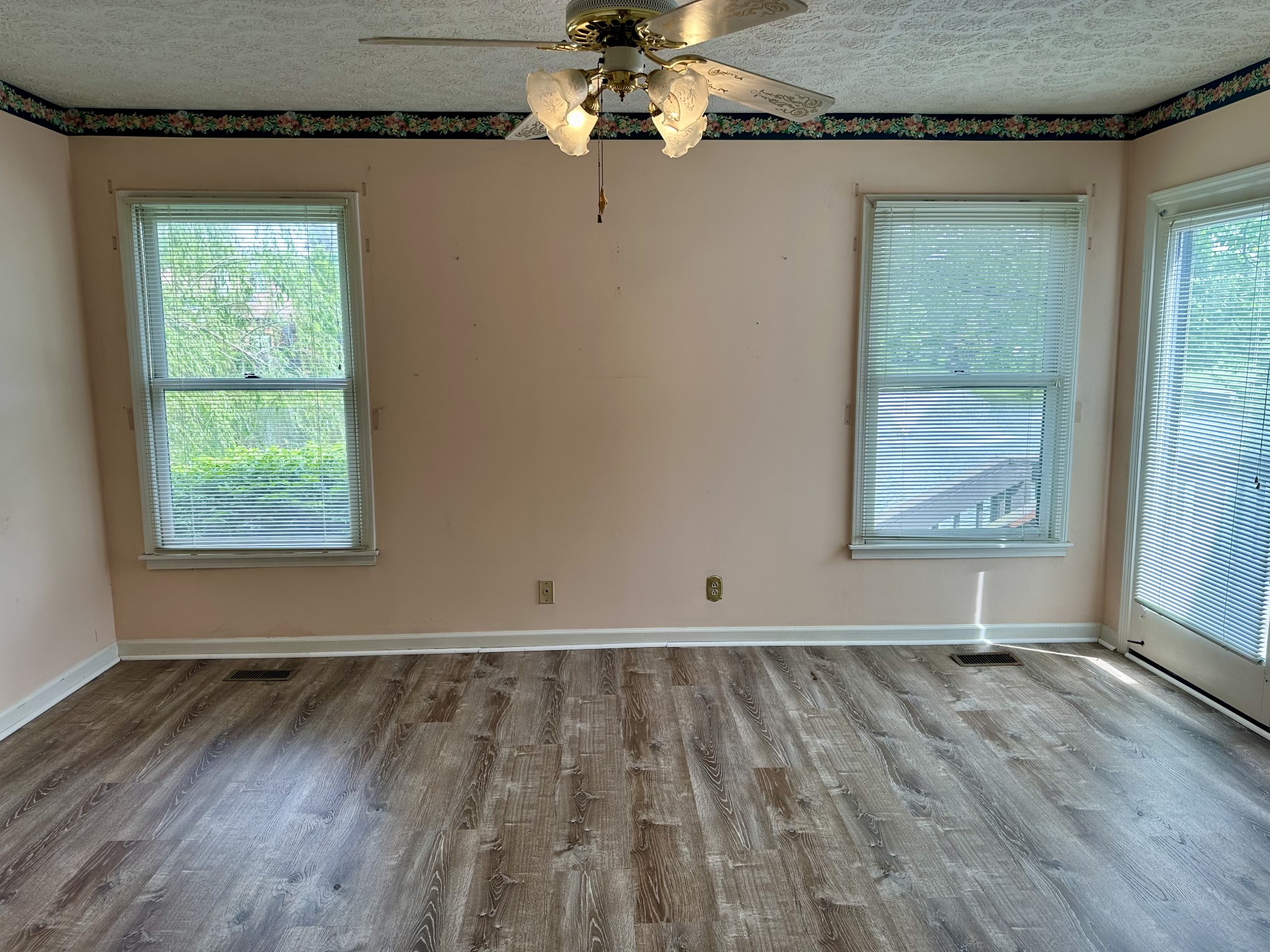 130 Hearthstone Manor Cir