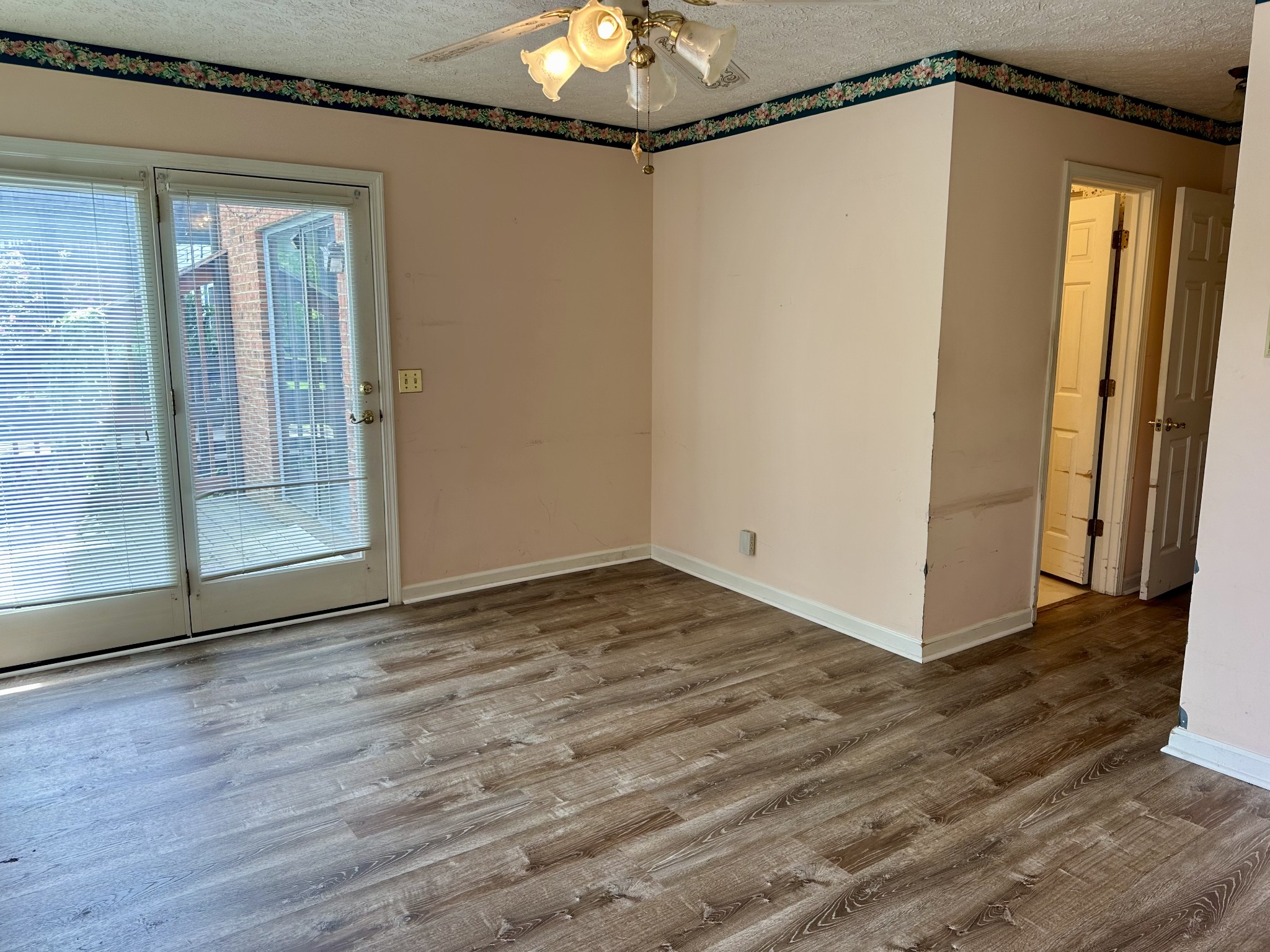 130 Hearthstone Manor Cir