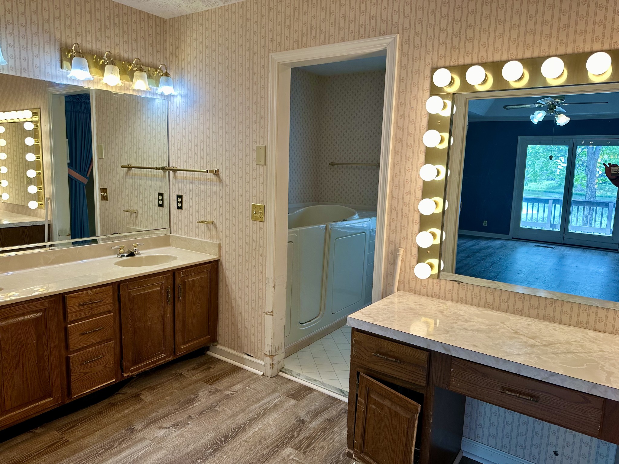 130 Hearthstone Manor Cir