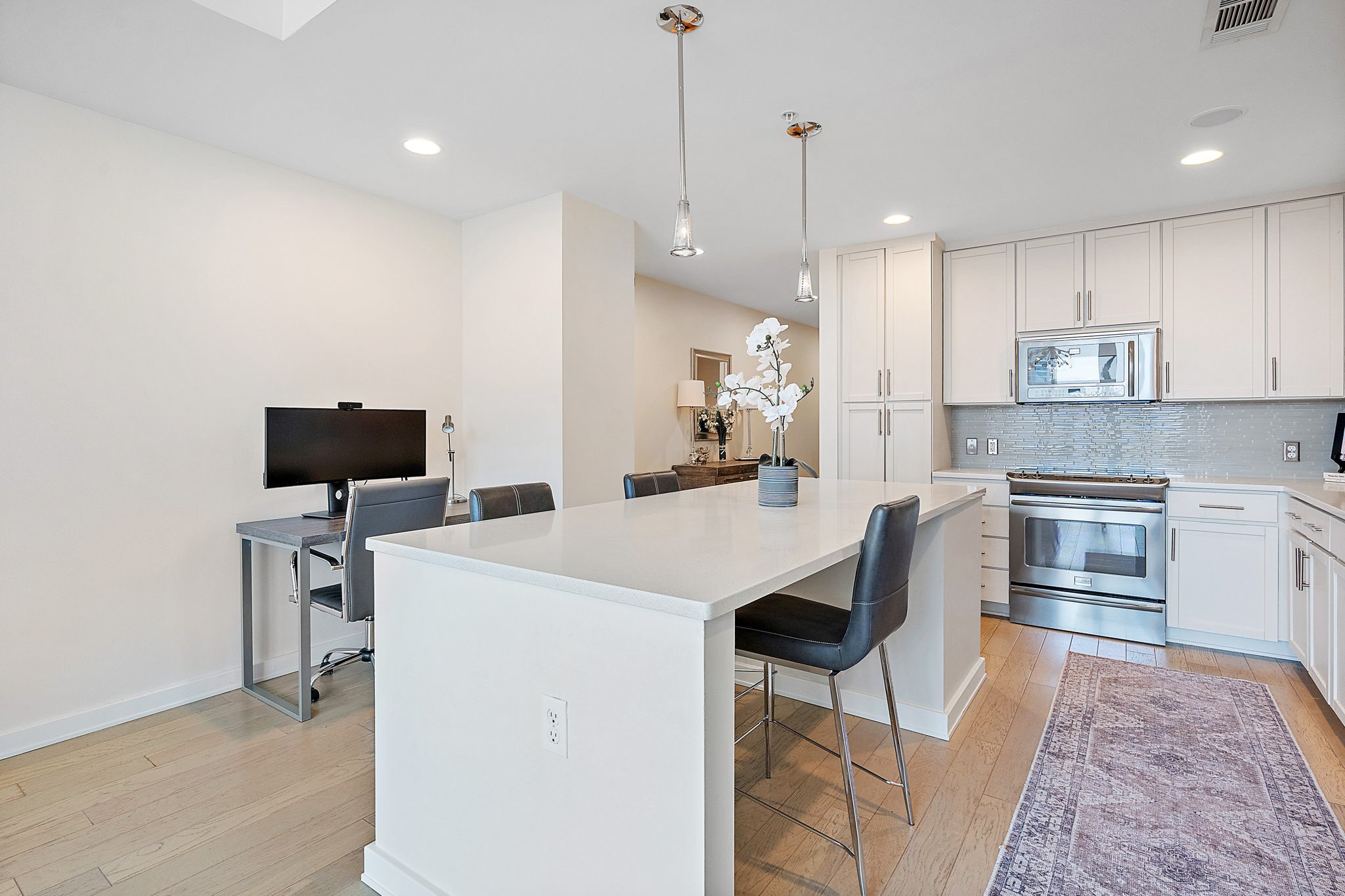 1212 Laurel St Unit: 301