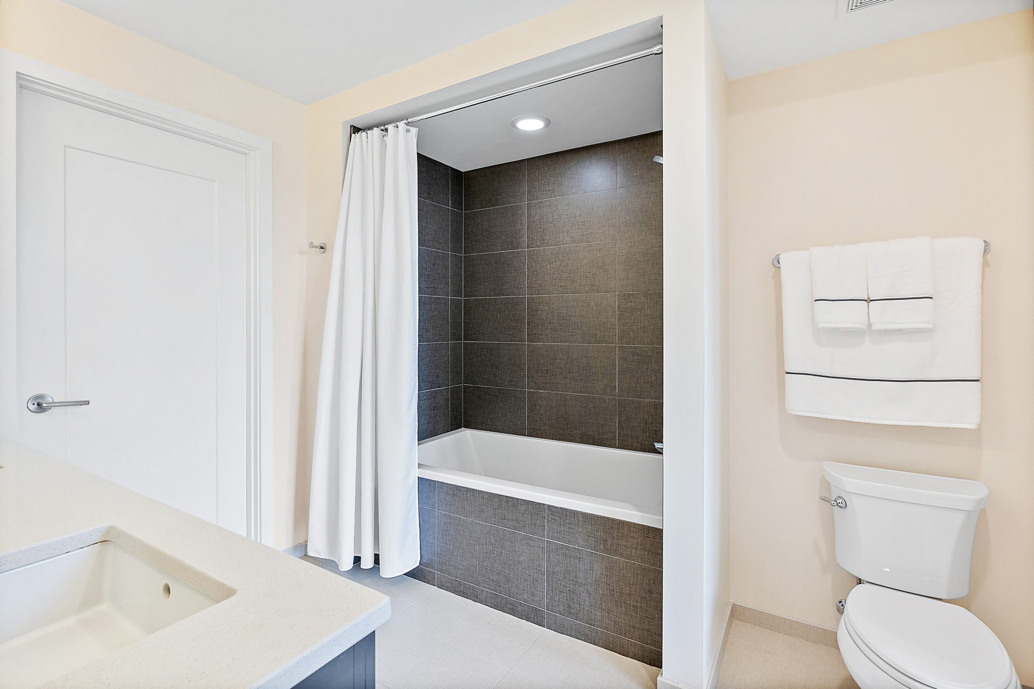 1212 Laurel St Unit: 301