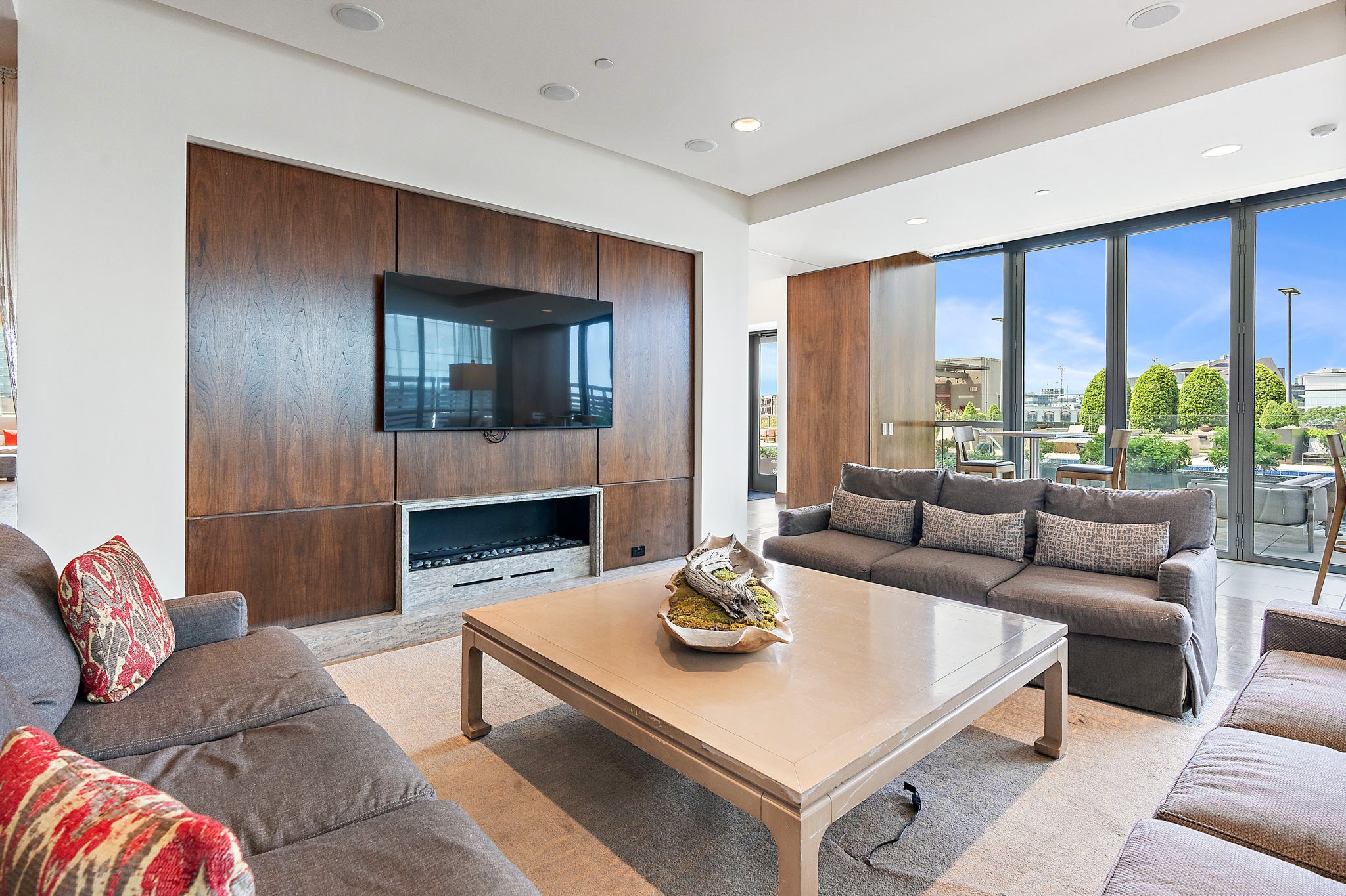 1212 Laurel St Unit: 301