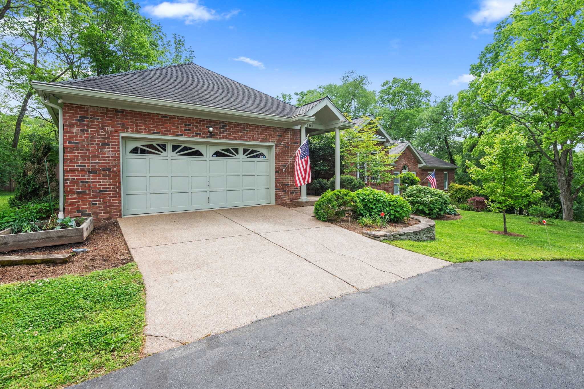 102 Braxton Hill Ct
