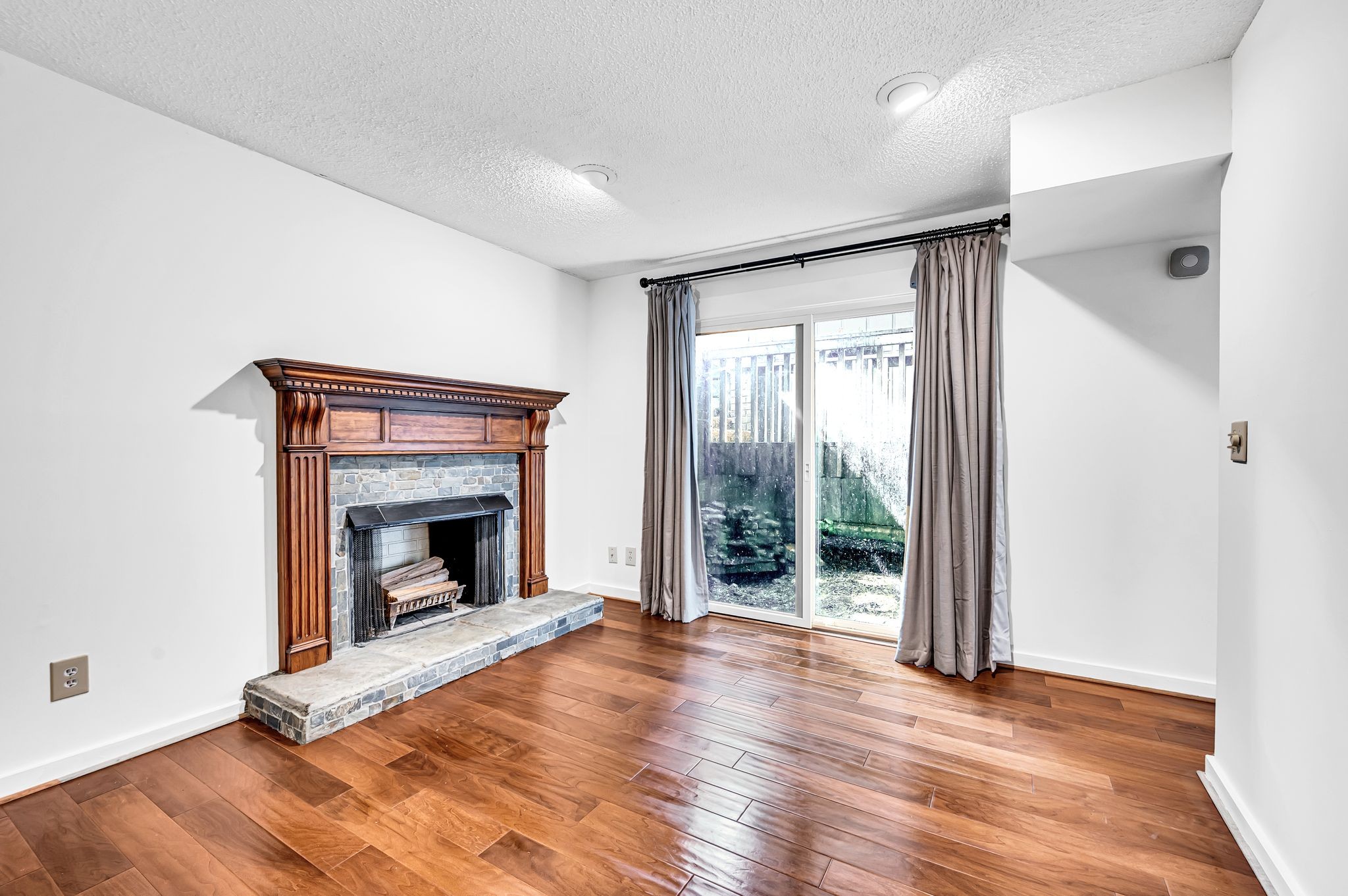 129 Holly Forest