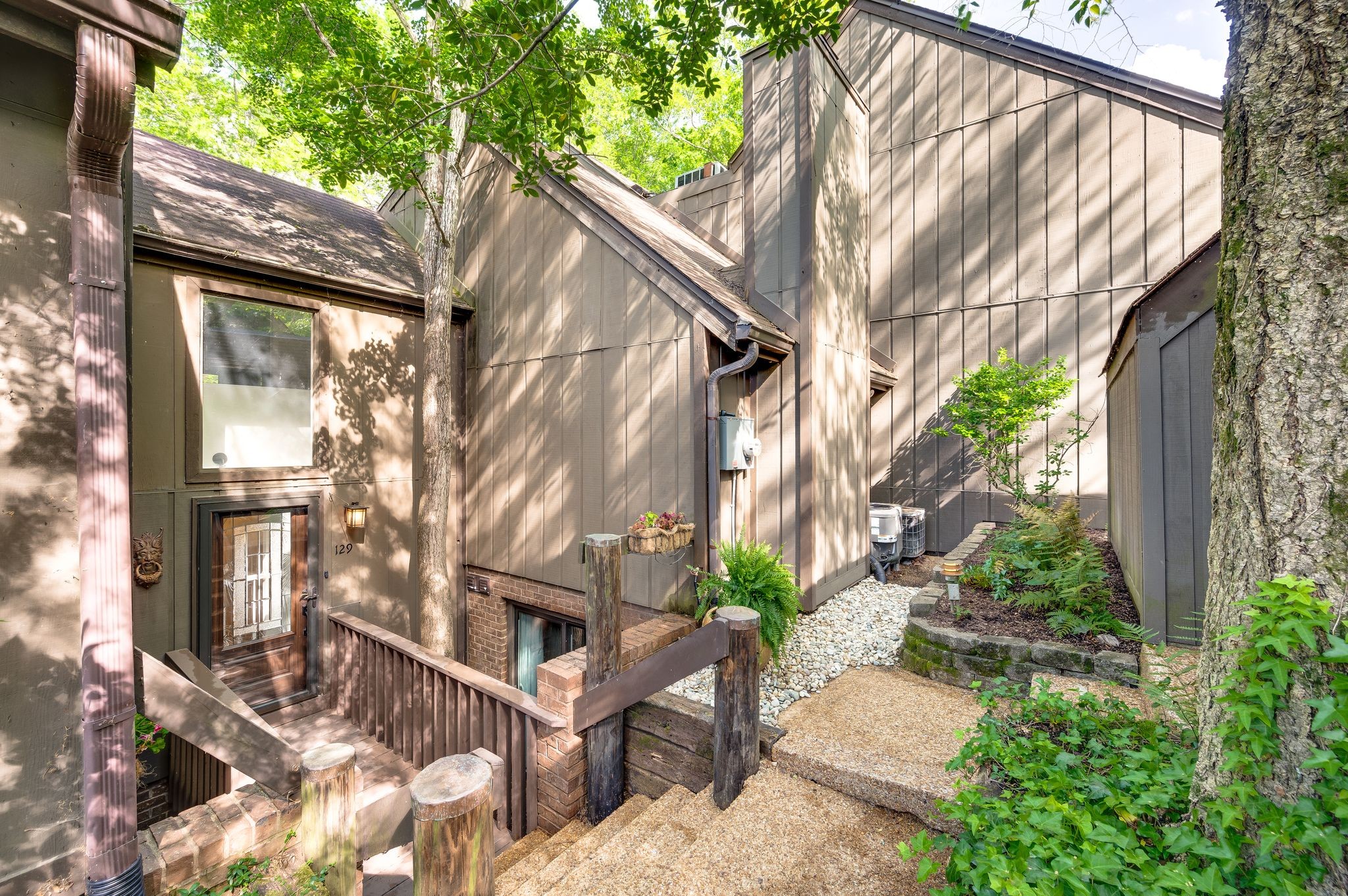 129 Holly Forest