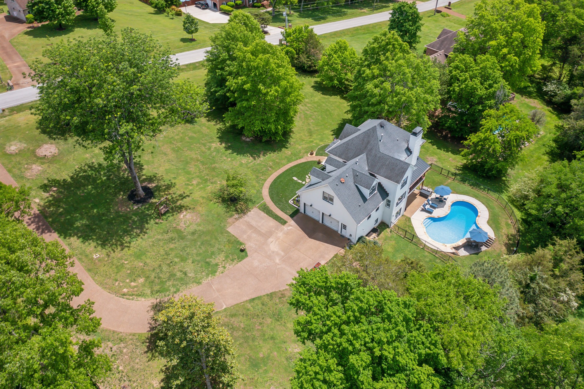 211 Hillside Dr
