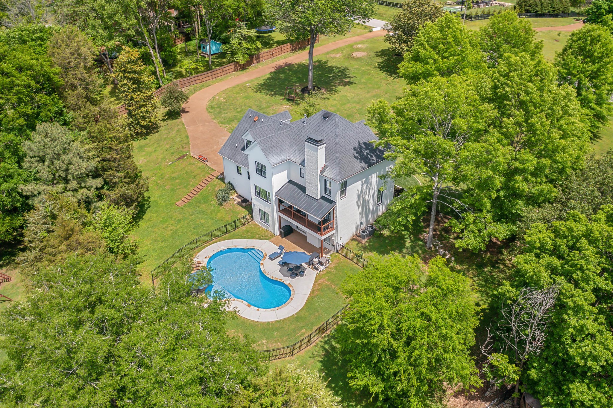 211 Hillside Dr