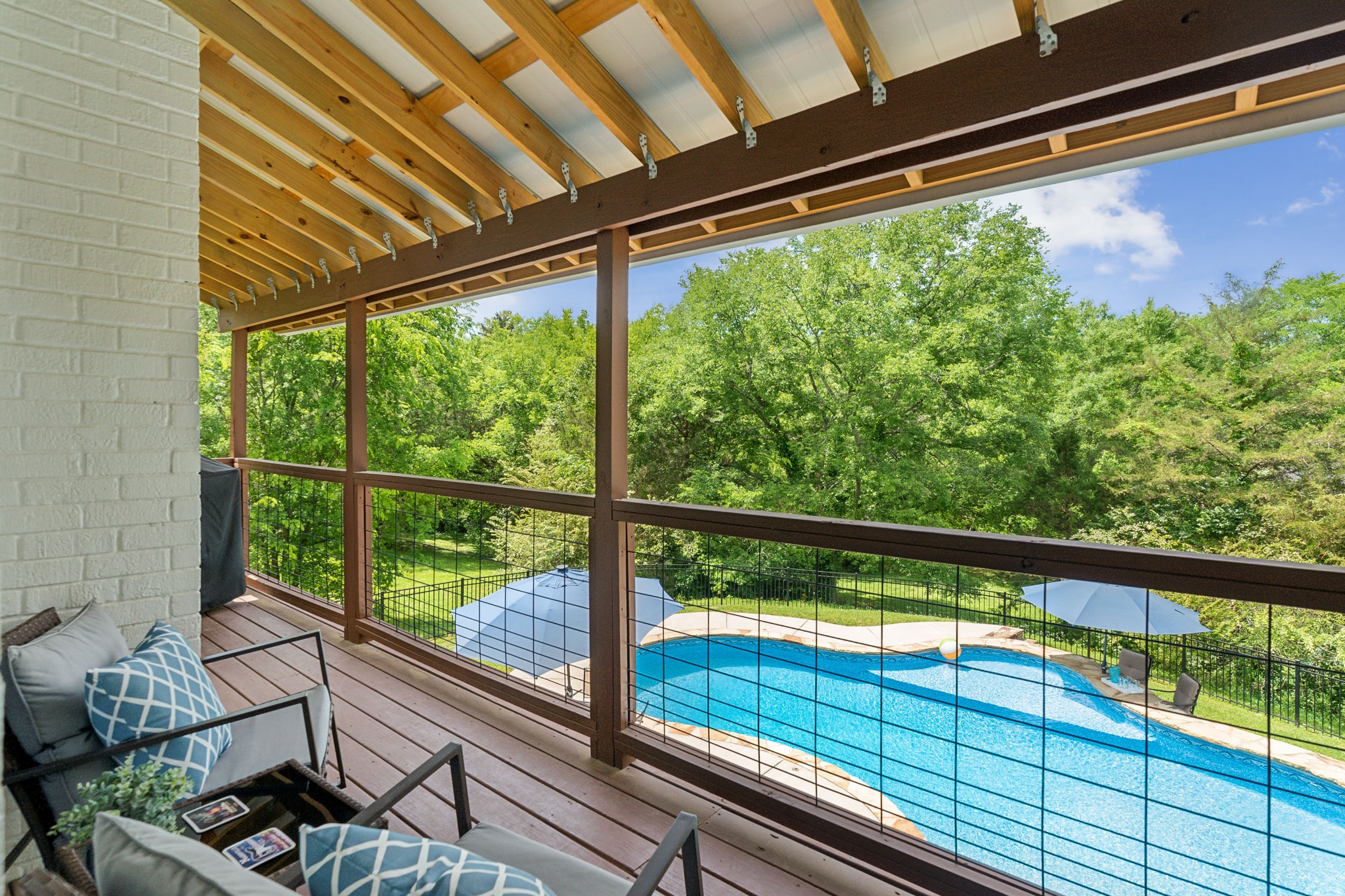 211 Hillside Dr
