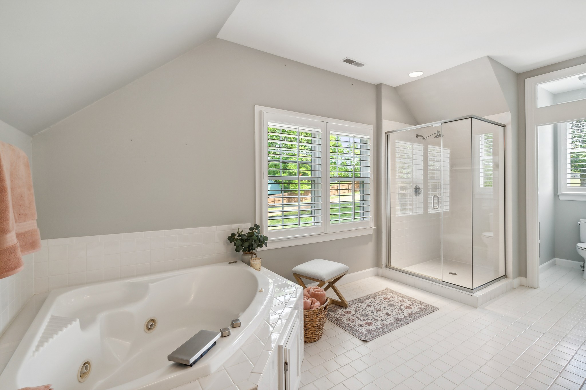 211 Hillside Dr