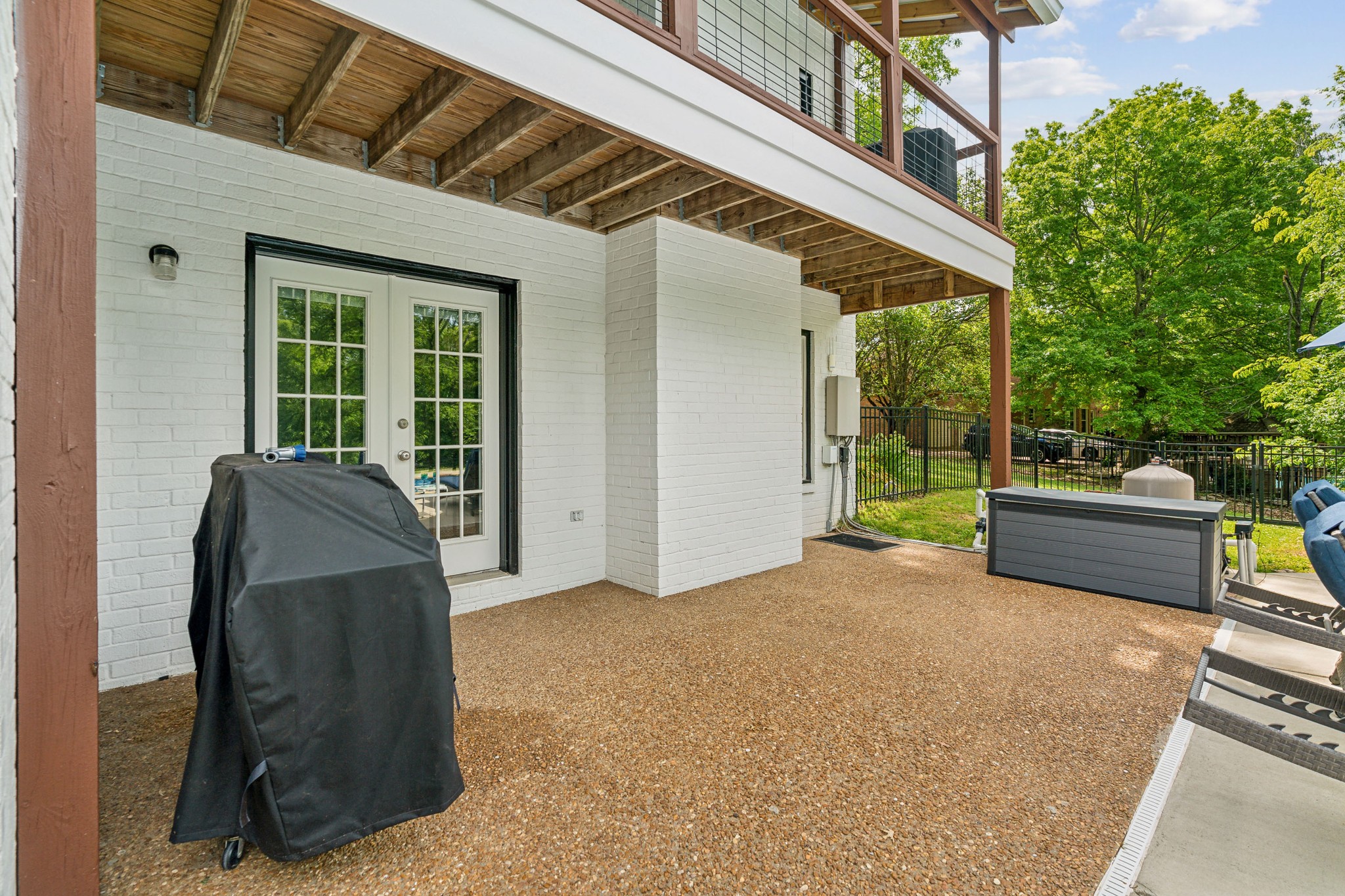211 Hillside Dr