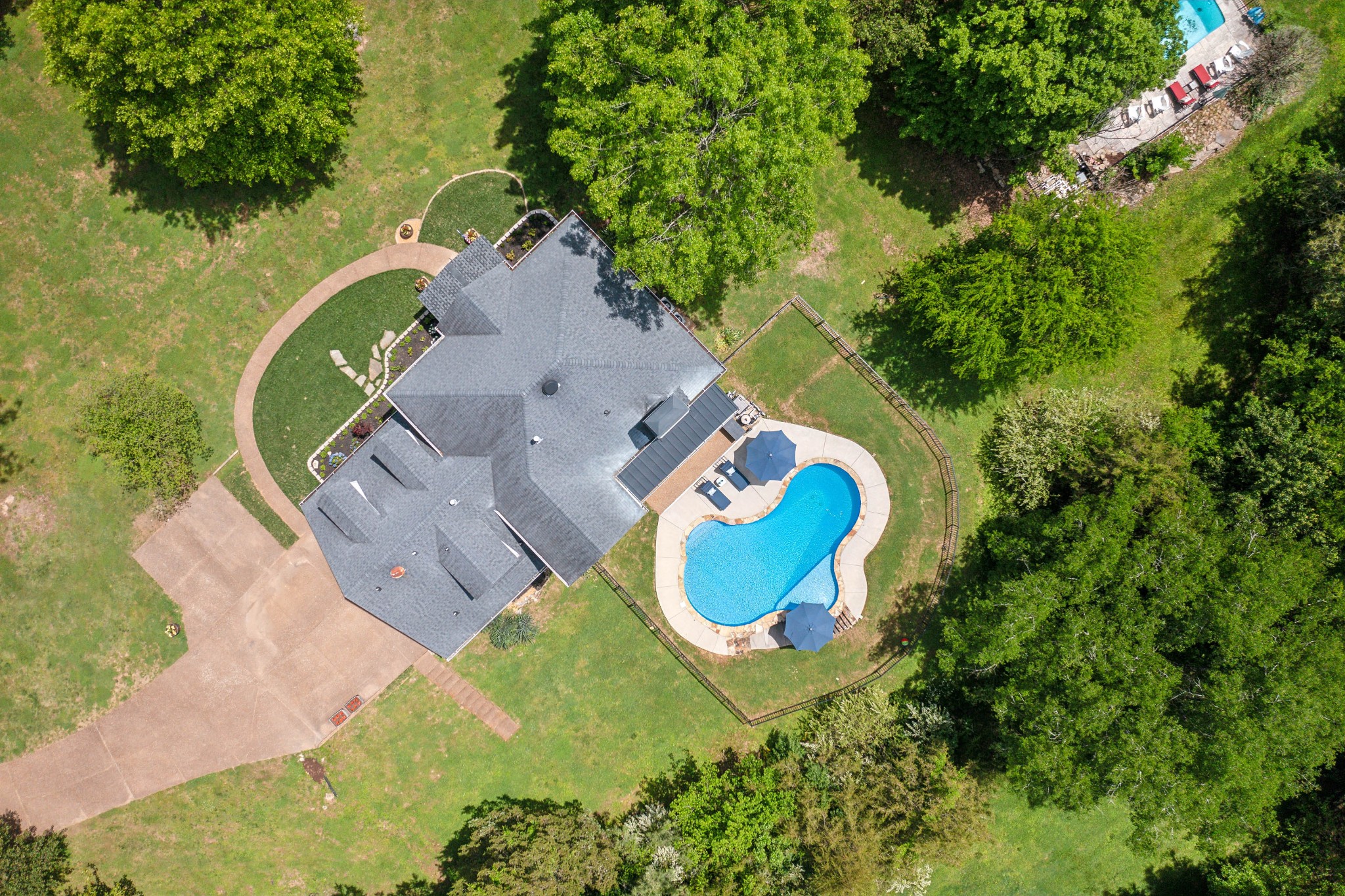 211 Hillside Dr
