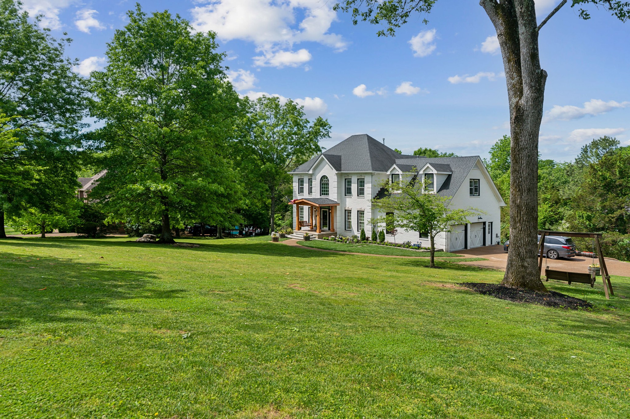 211 Hillside Dr