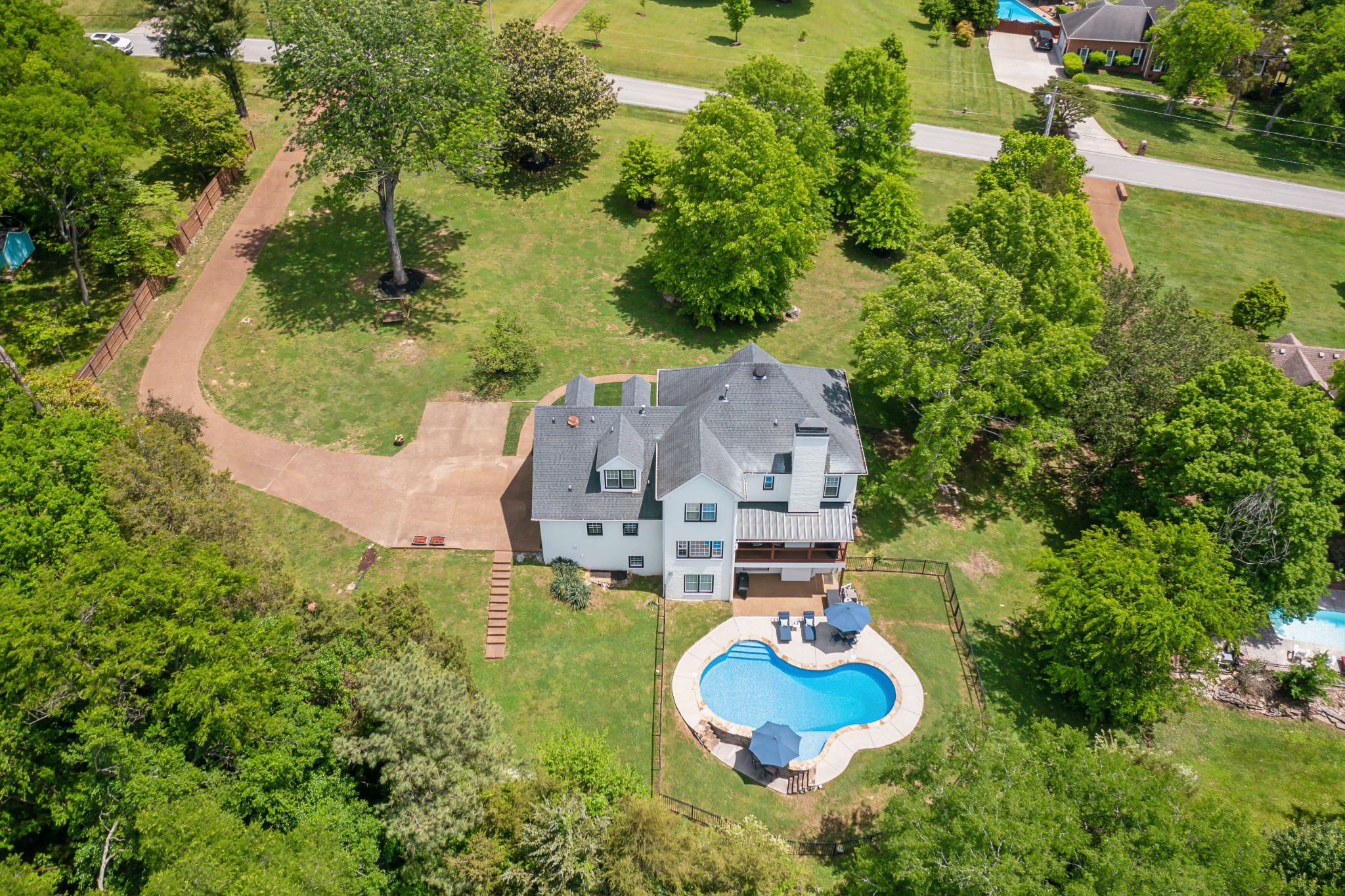 211 Hillside Dr