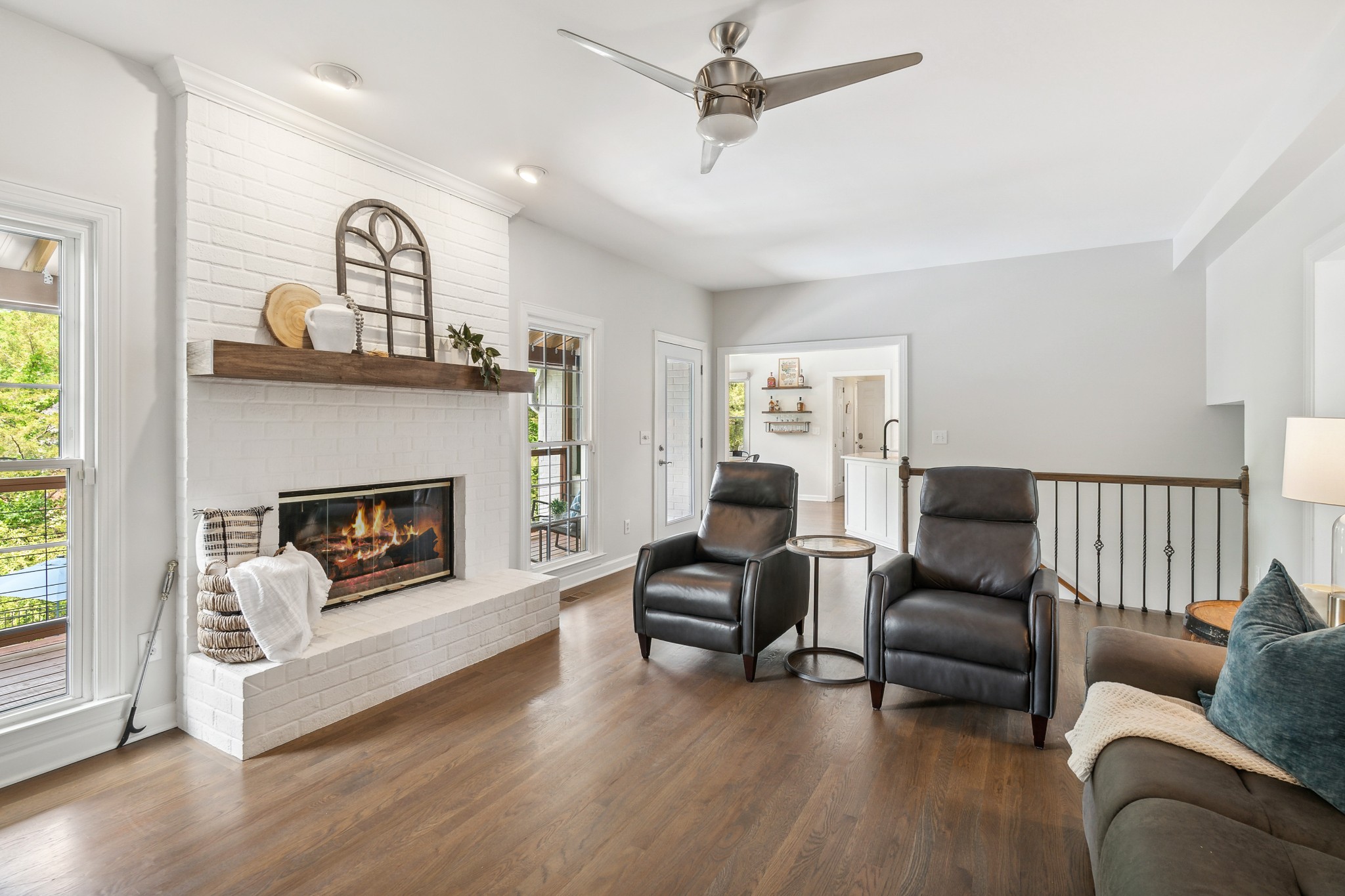 211 Hillside Dr