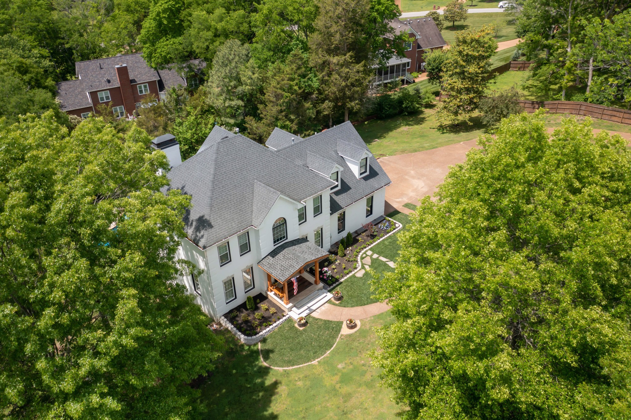 211 Hillside Dr