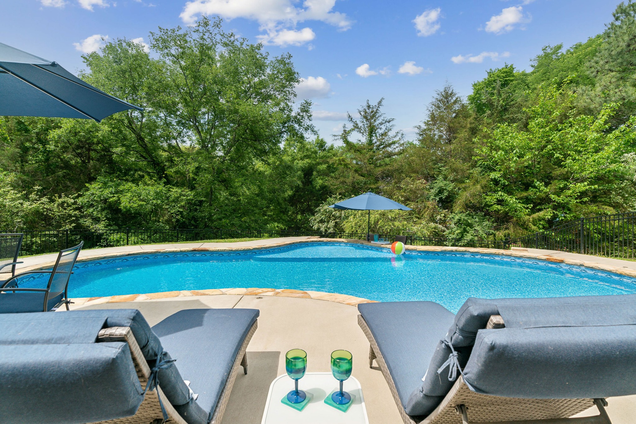 211 Hillside Dr