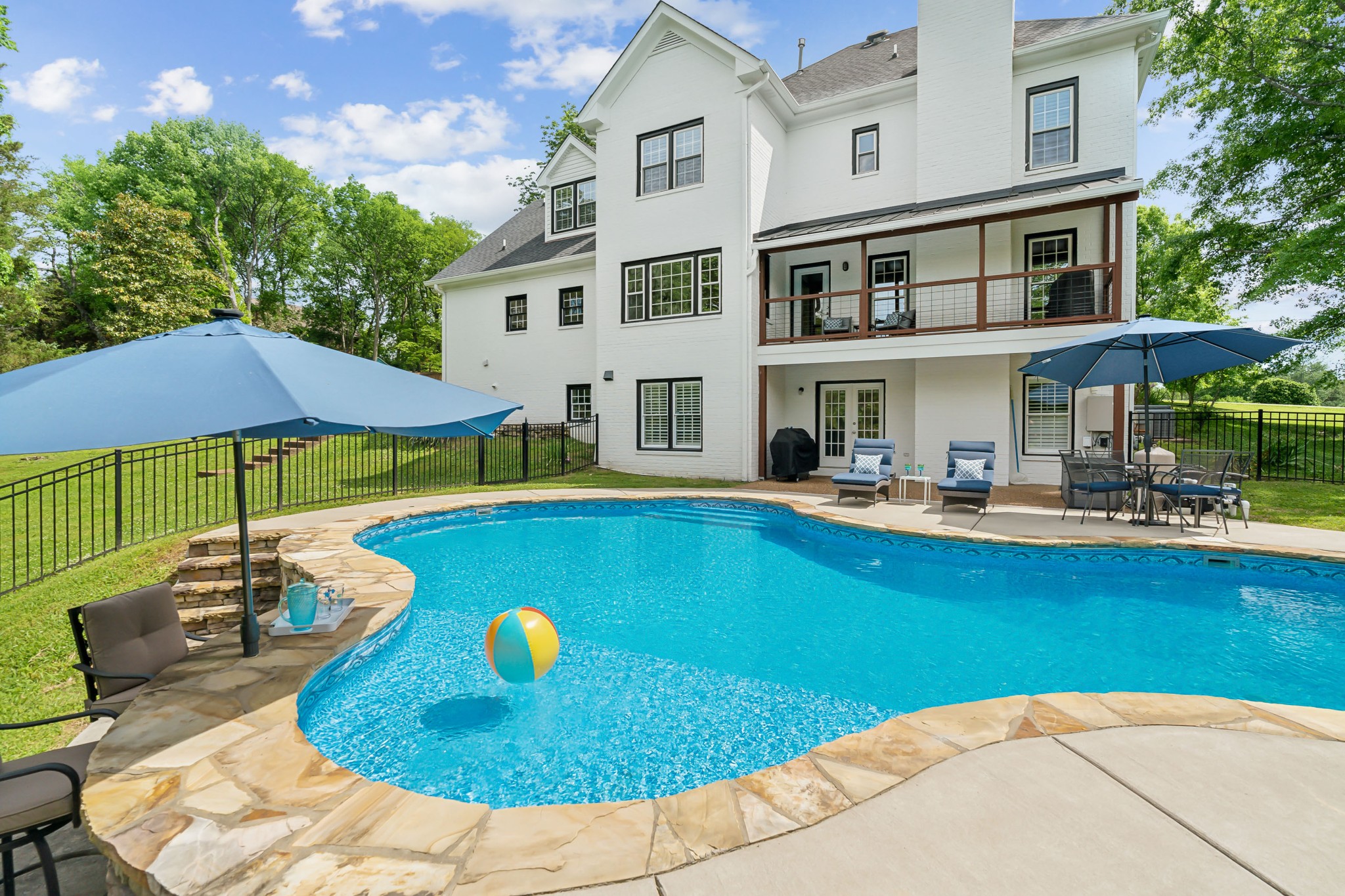 211 Hillside Dr