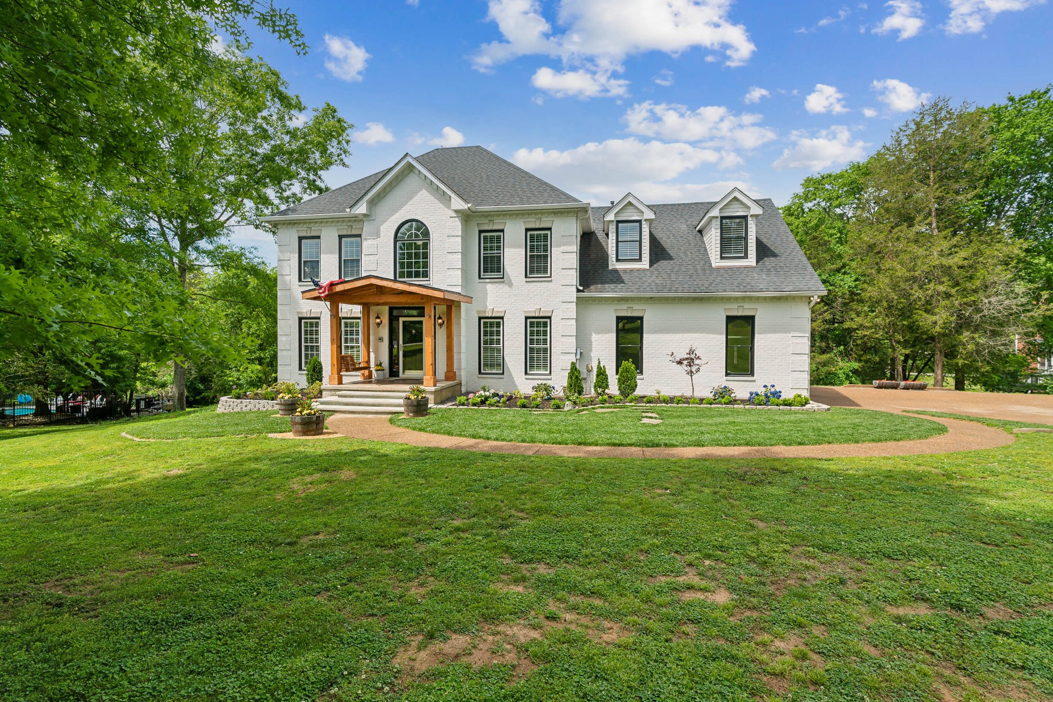 211 Hillside Dr