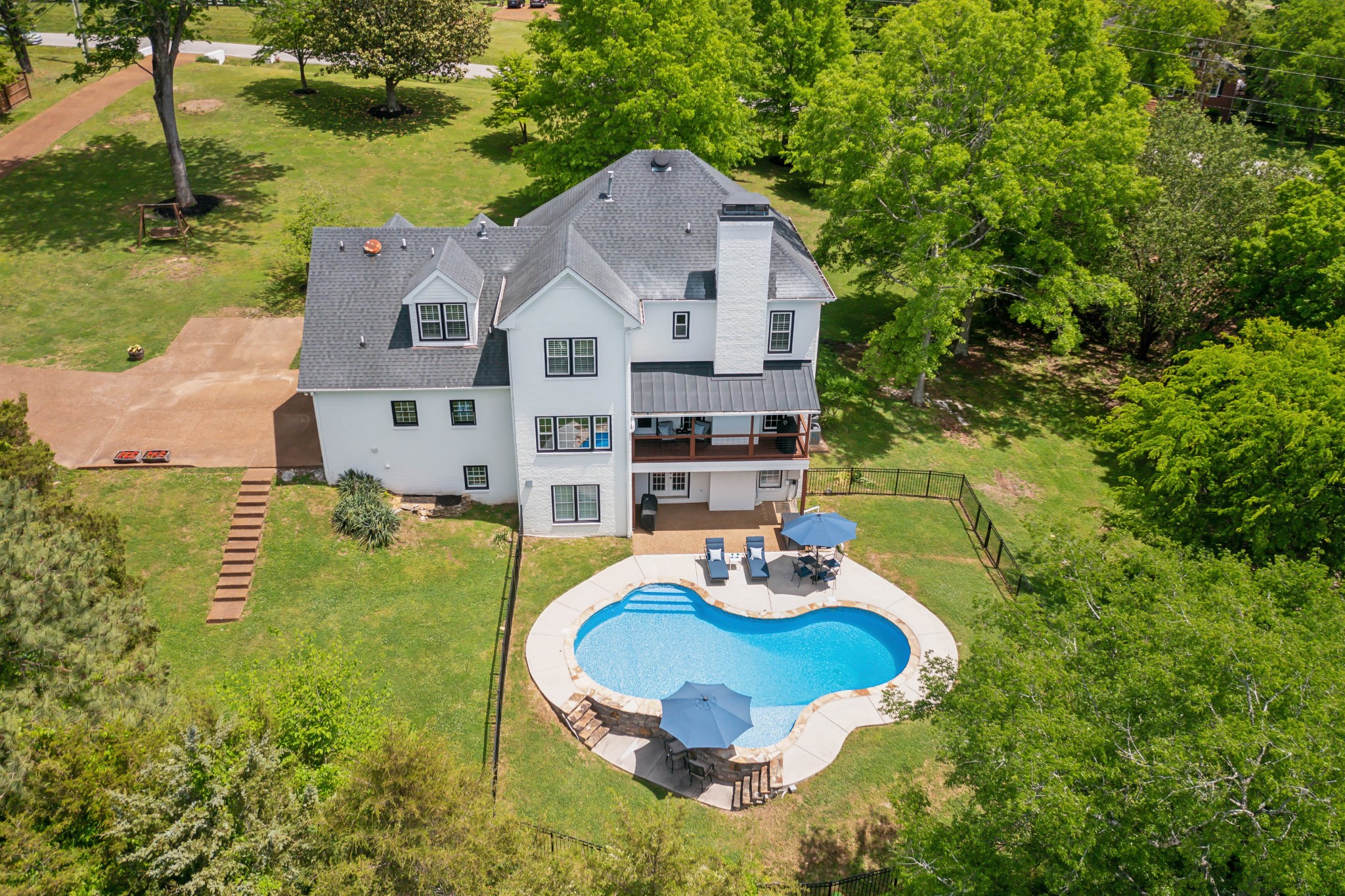 211 Hillside Dr