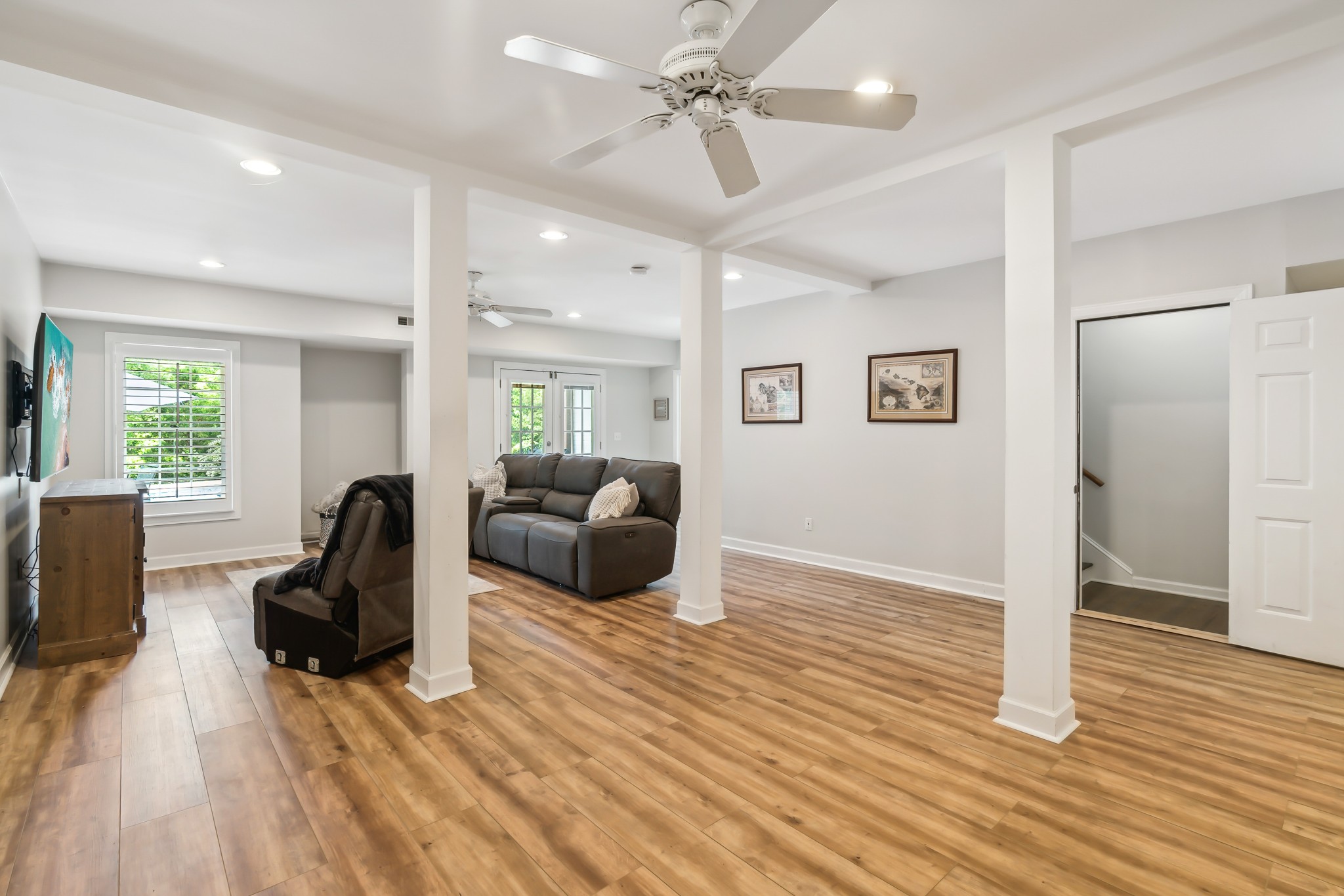 211 Hillside Dr