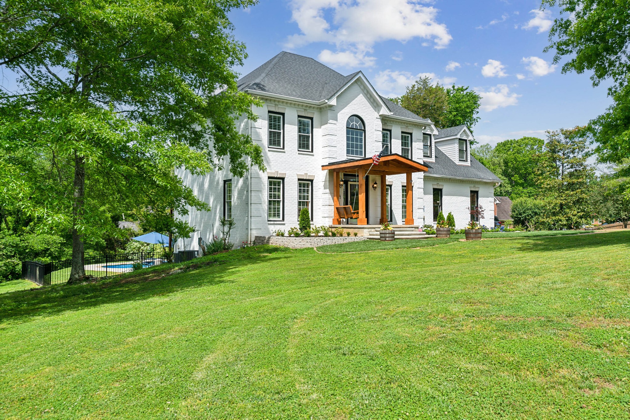 211 Hillside Dr