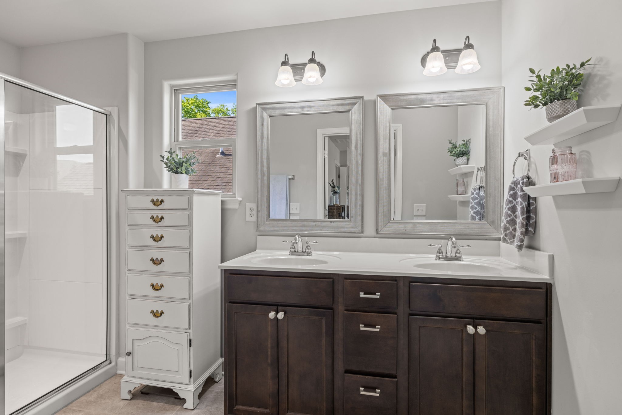 2156 Ravenscourt Dr
