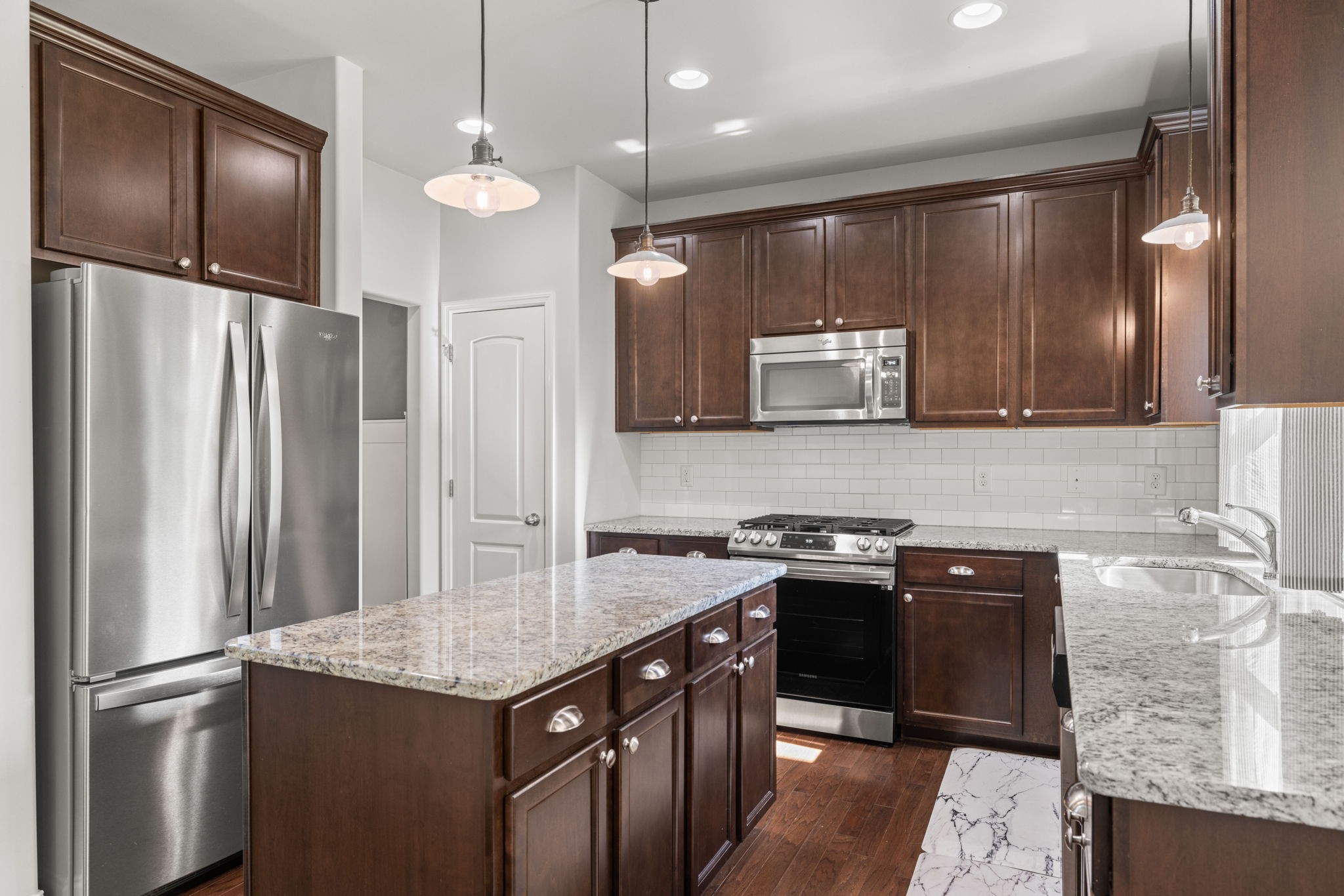 2156 Ravenscourt Dr
