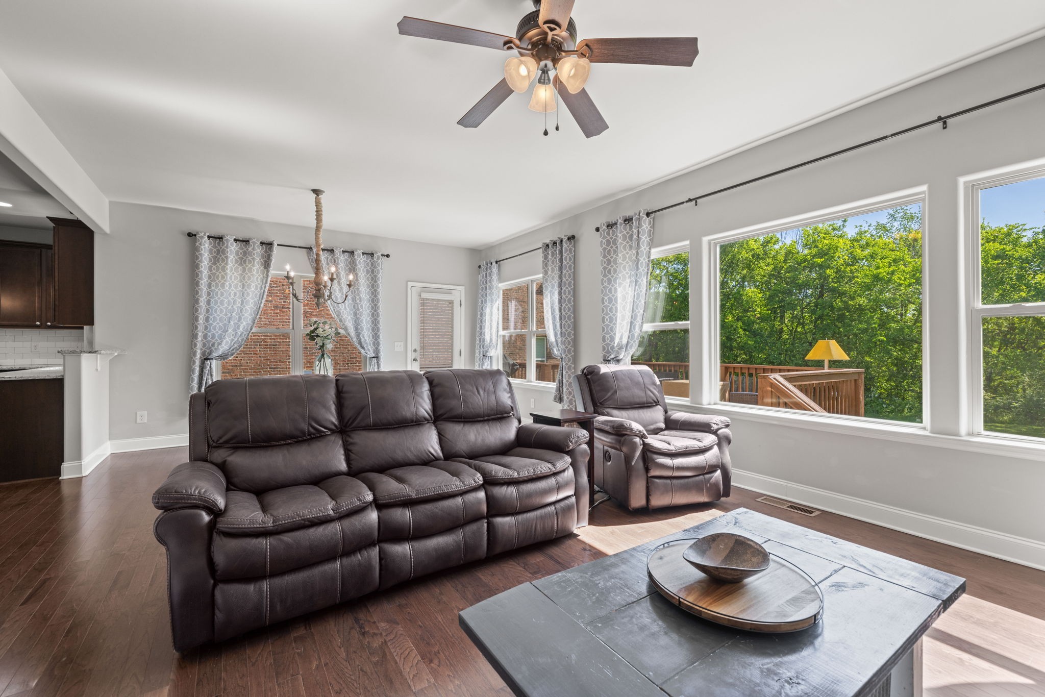 2156 Ravenscourt Dr