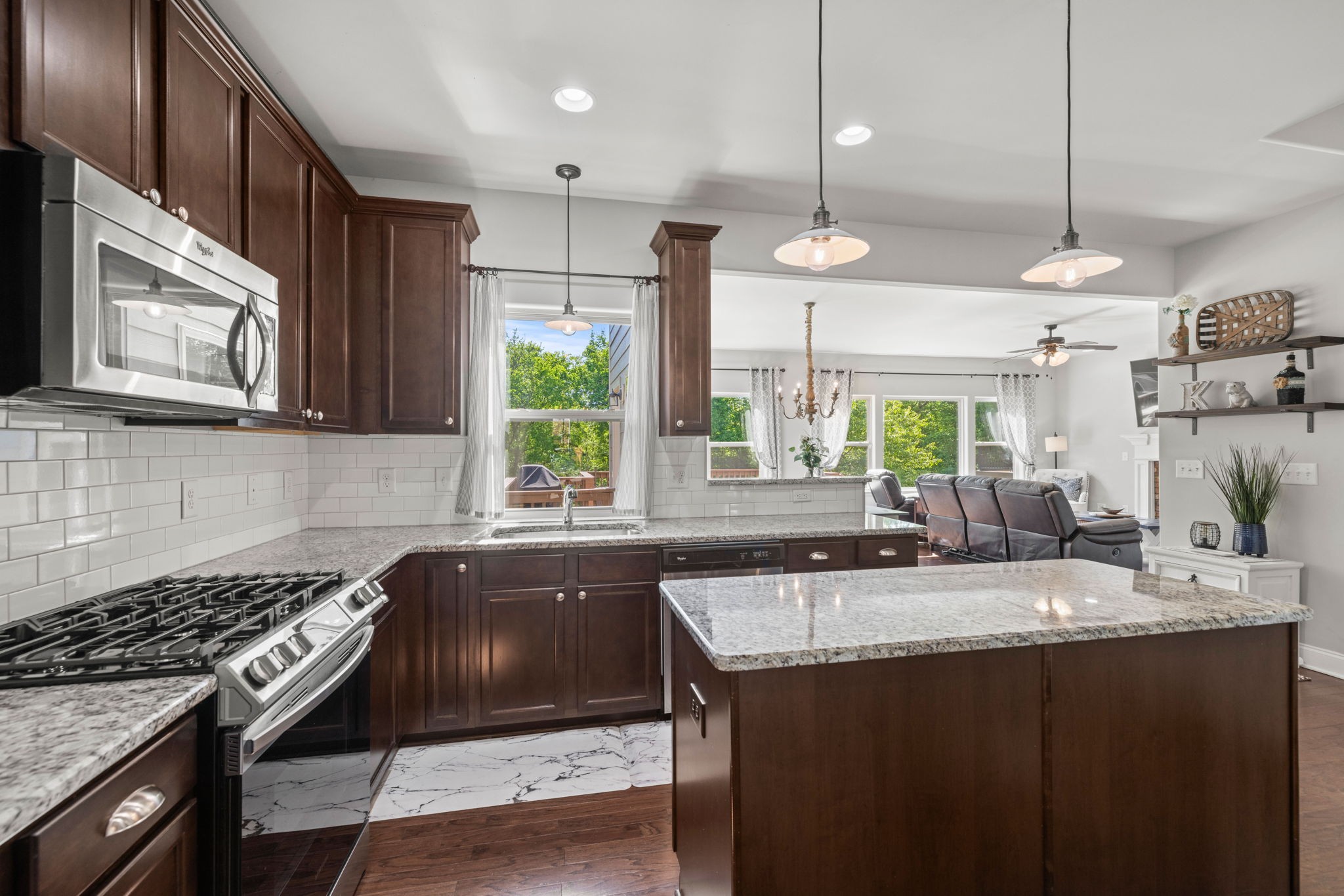 2156 Ravenscourt Dr