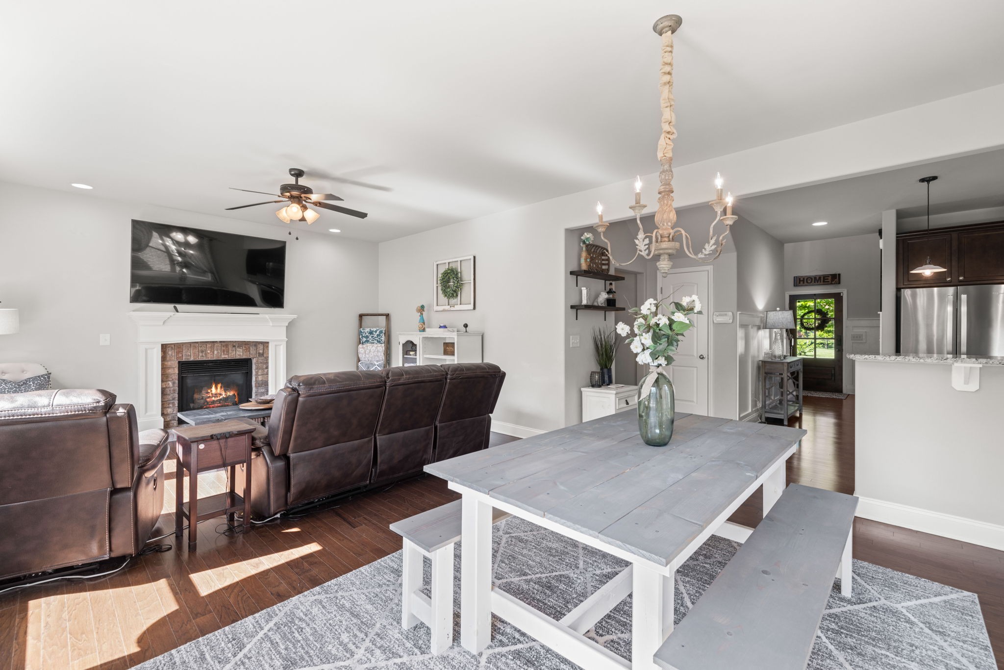 2156 Ravenscourt Dr