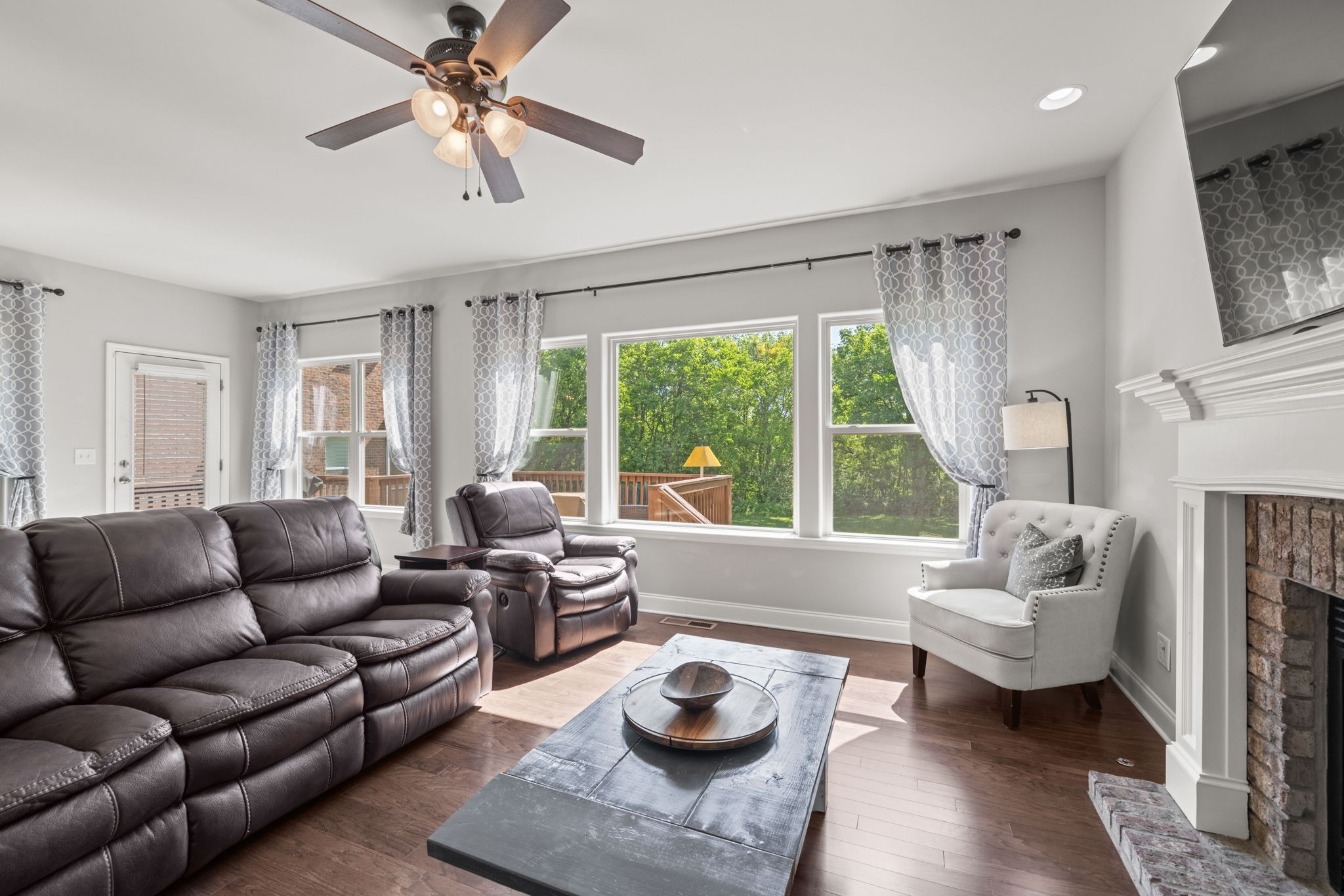 2156 Ravenscourt Dr