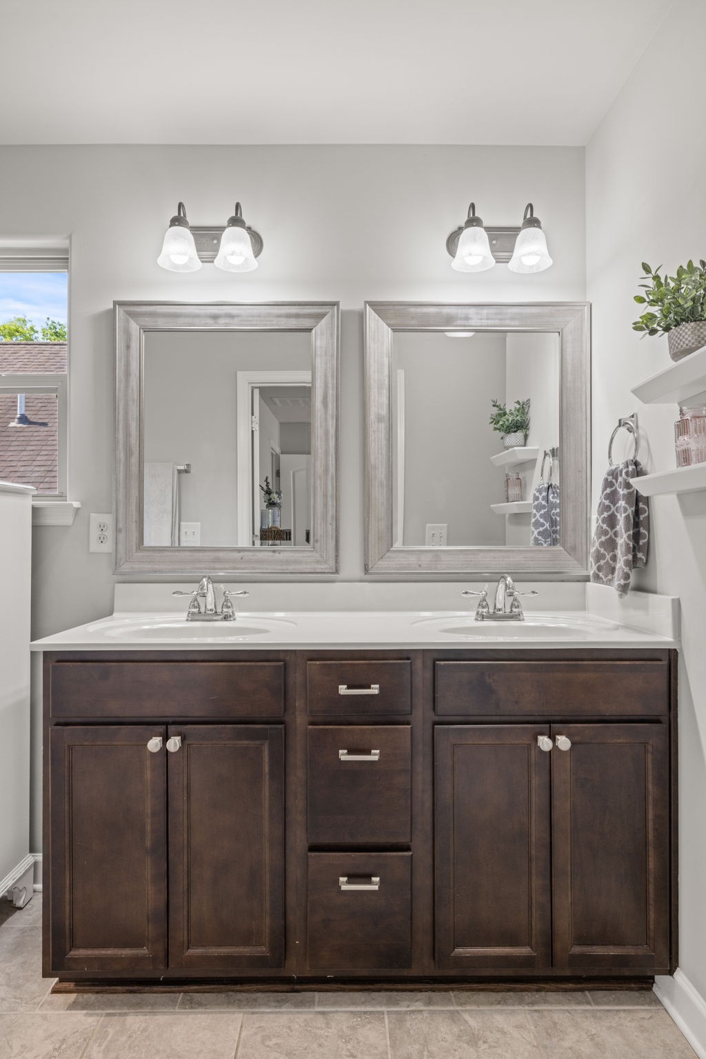 2156 Ravenscourt Dr