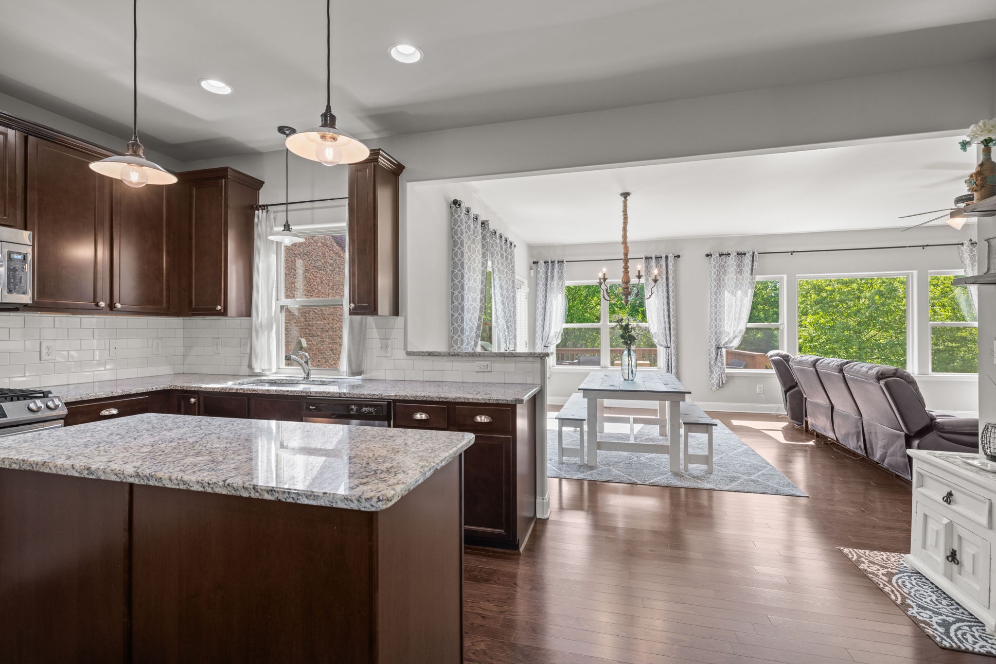 2156 Ravenscourt Dr