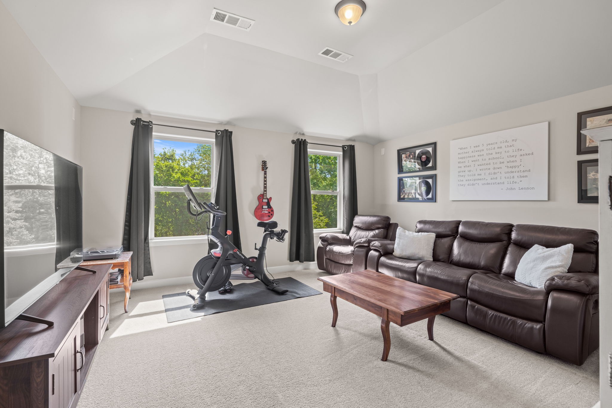 2156 Ravenscourt Dr