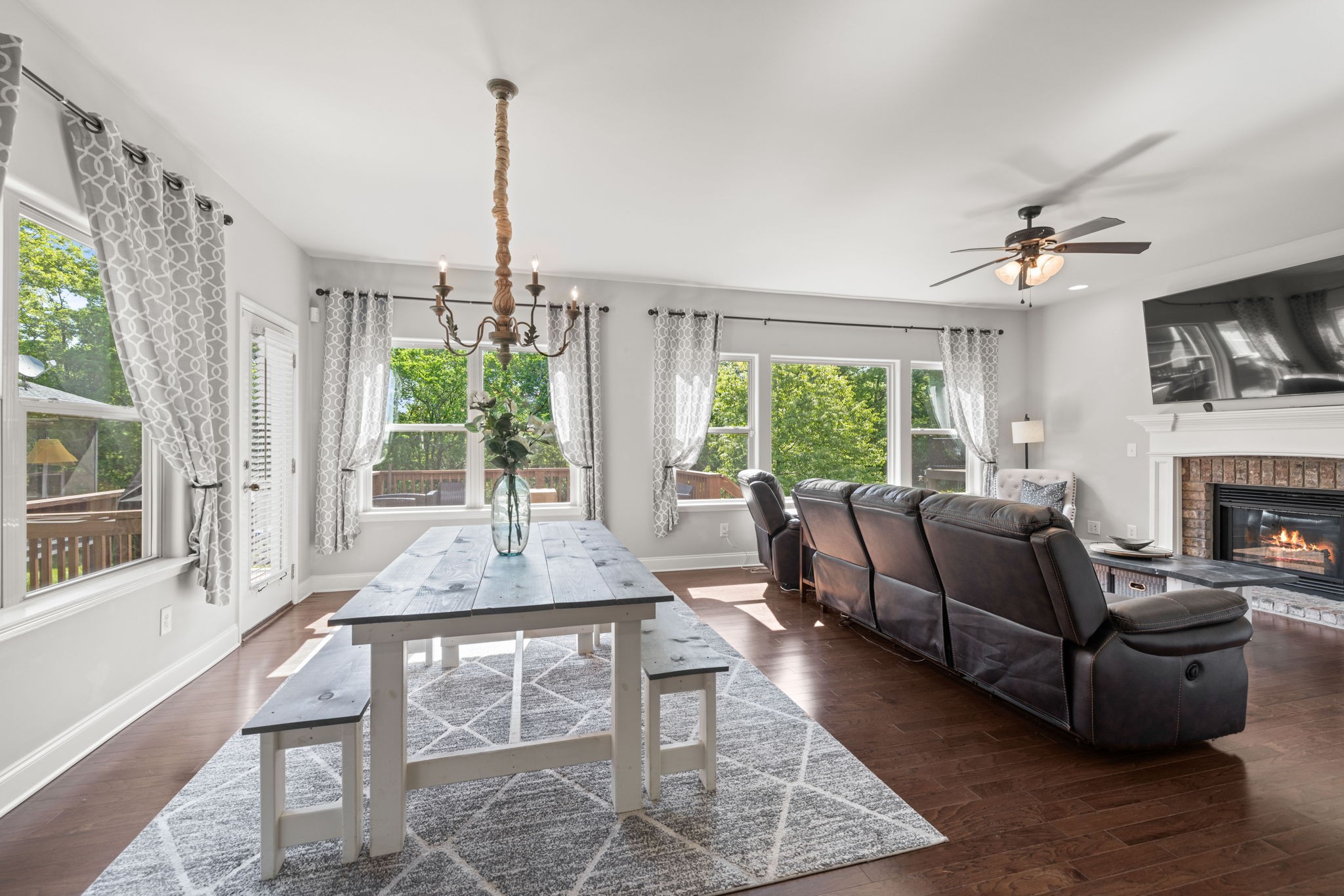 2156 Ravenscourt Dr