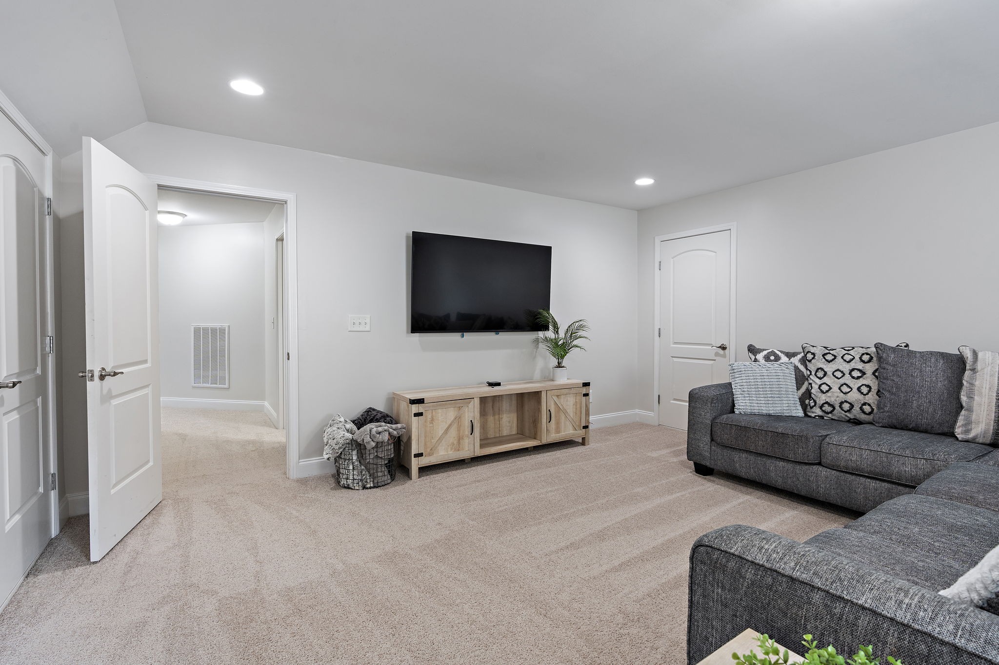 2167 Chaucer Park Ln