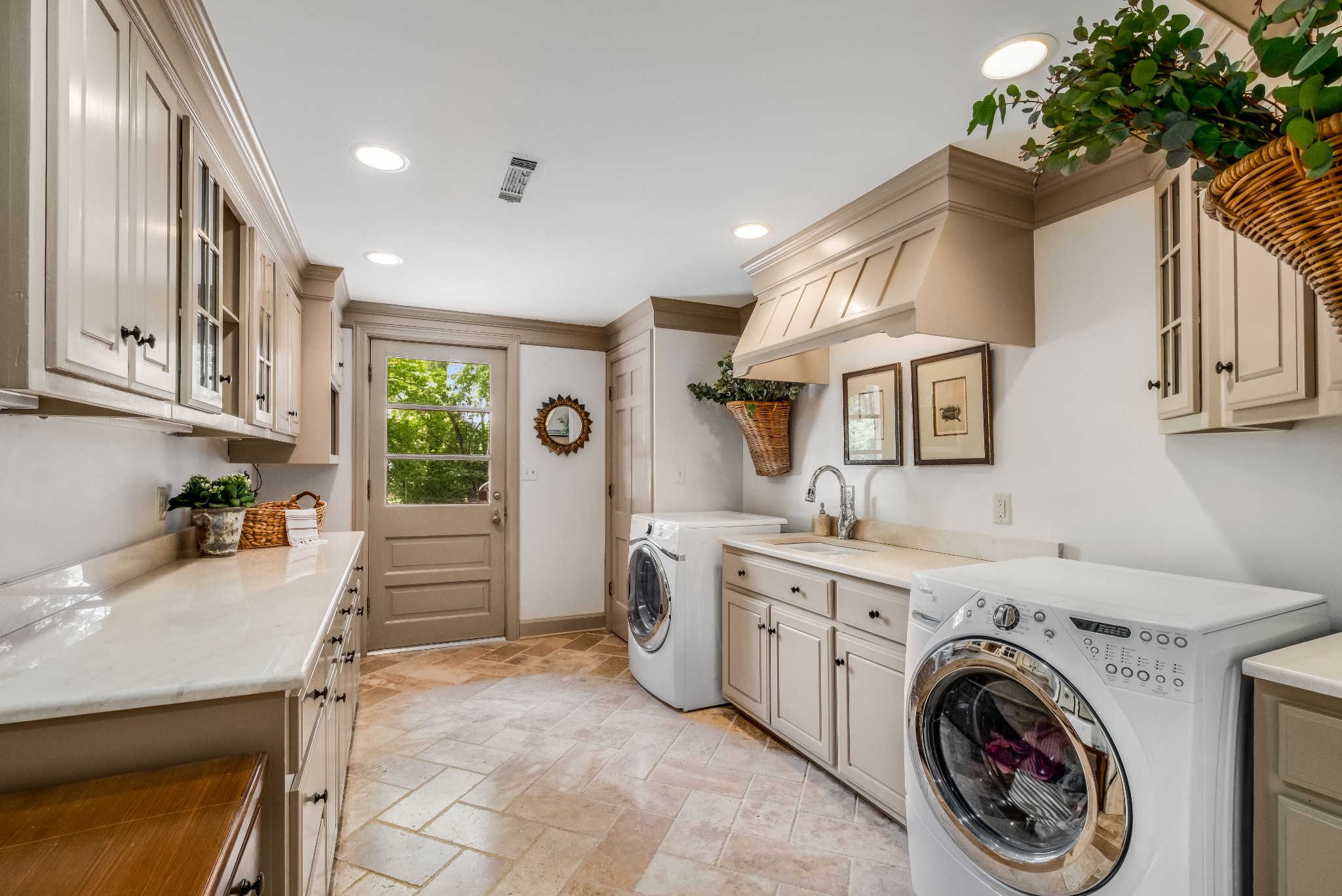 6117 Hickory Valley Rd