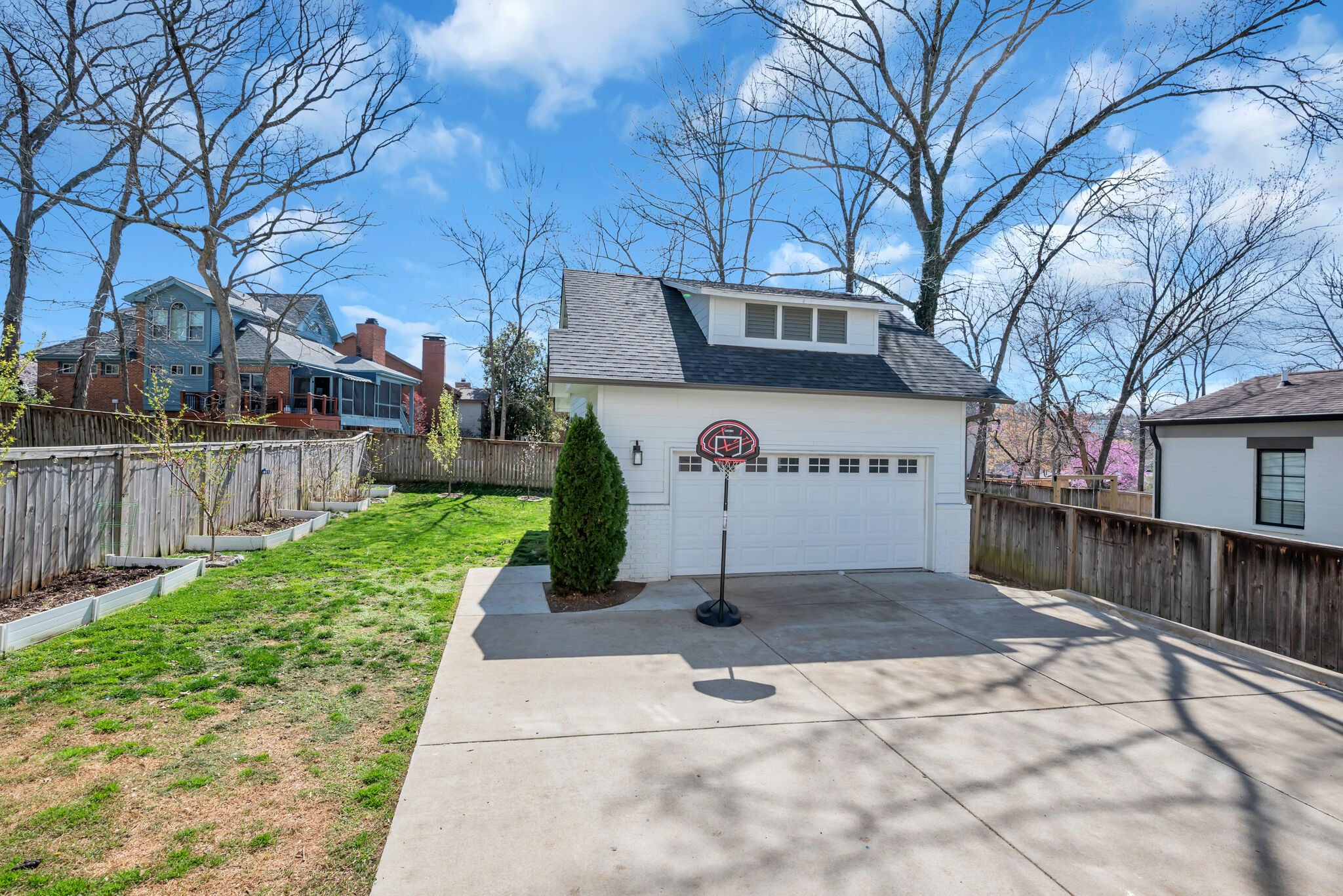 2027 Castleman Dr