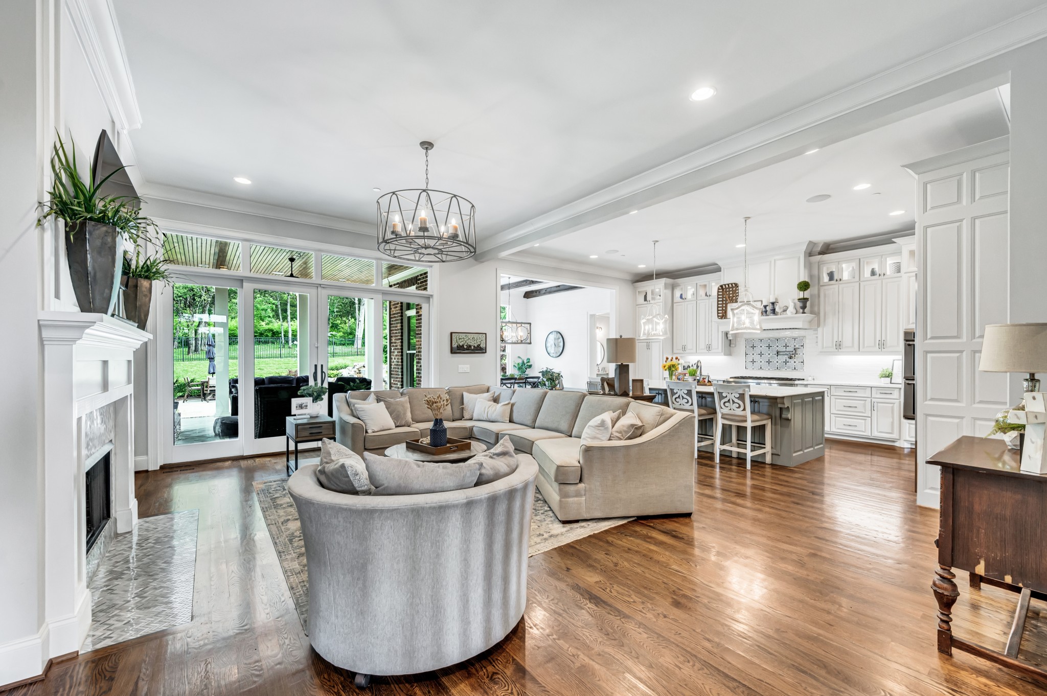 1524 Amesbury Ln