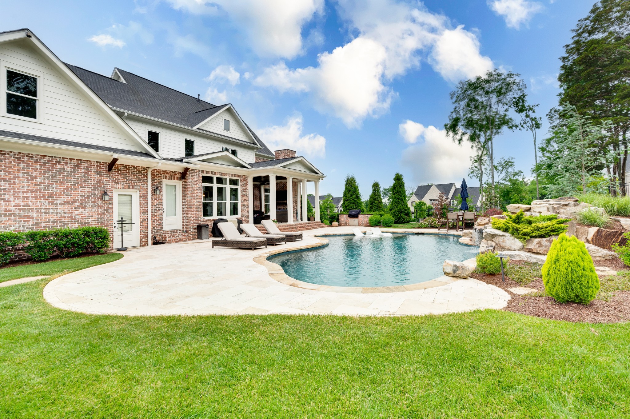 1524 Amesbury Ln