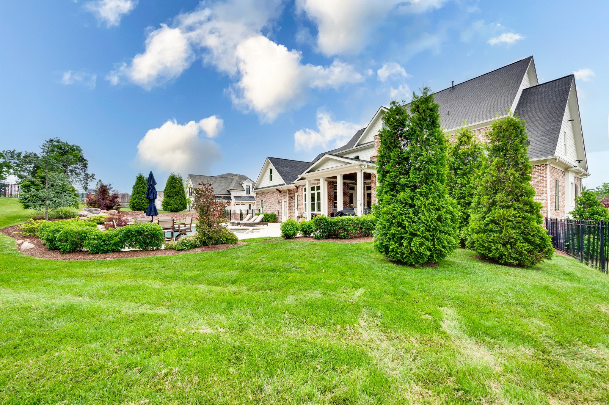 1524 Amesbury Ln