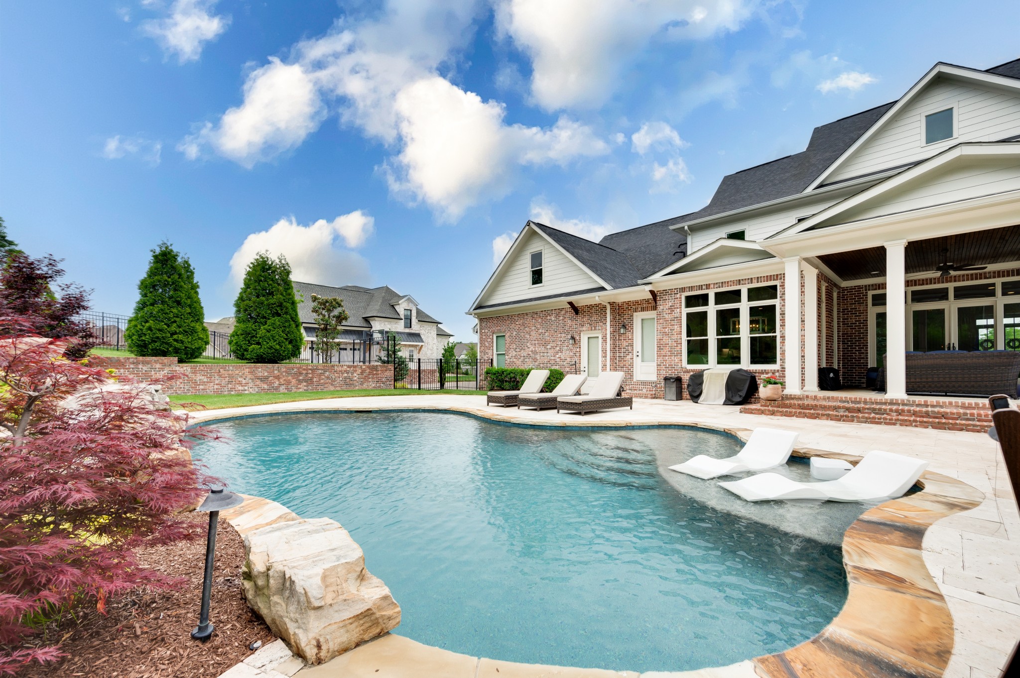 1524 Amesbury Ln