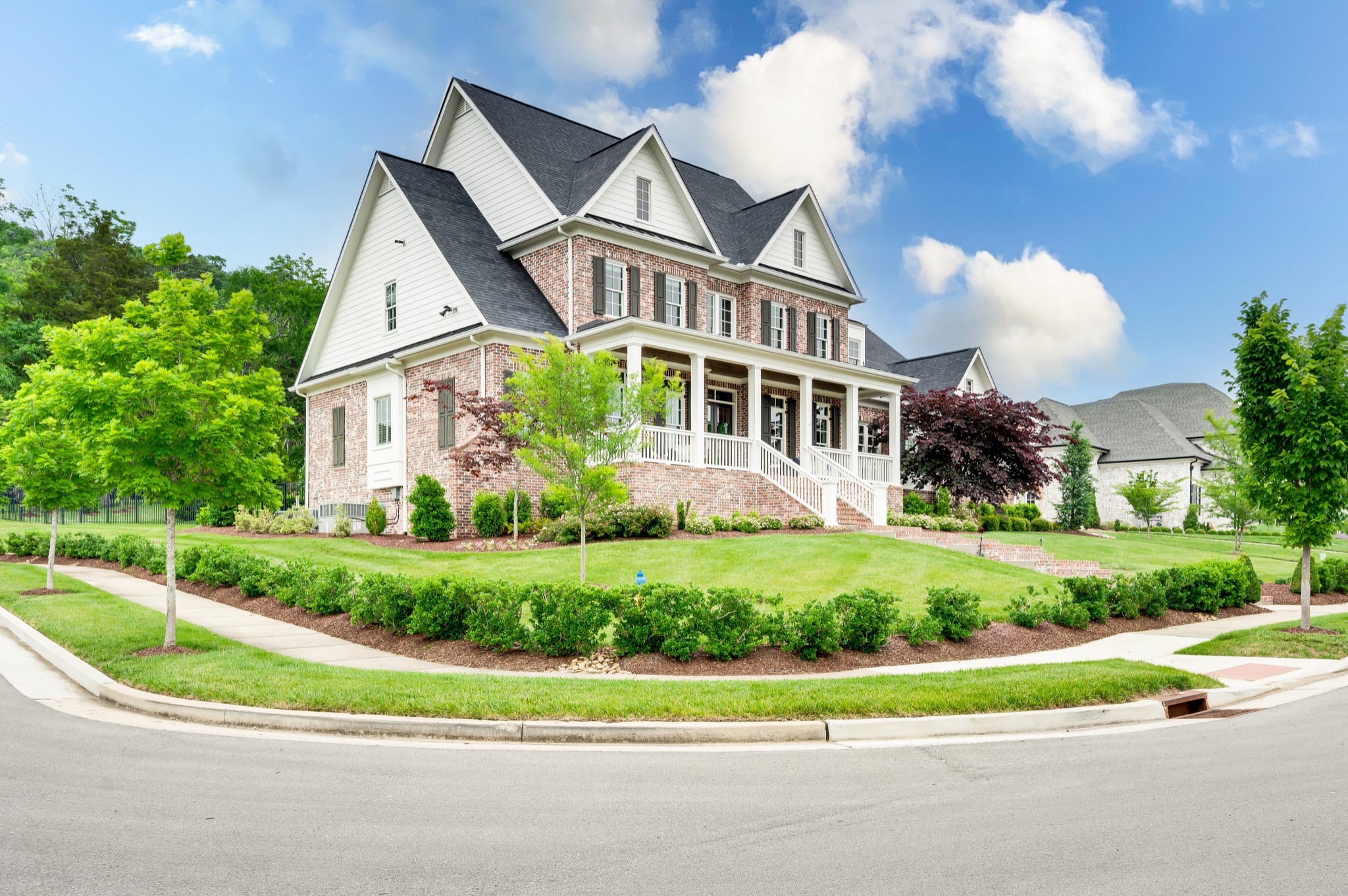 1524 Amesbury Ln