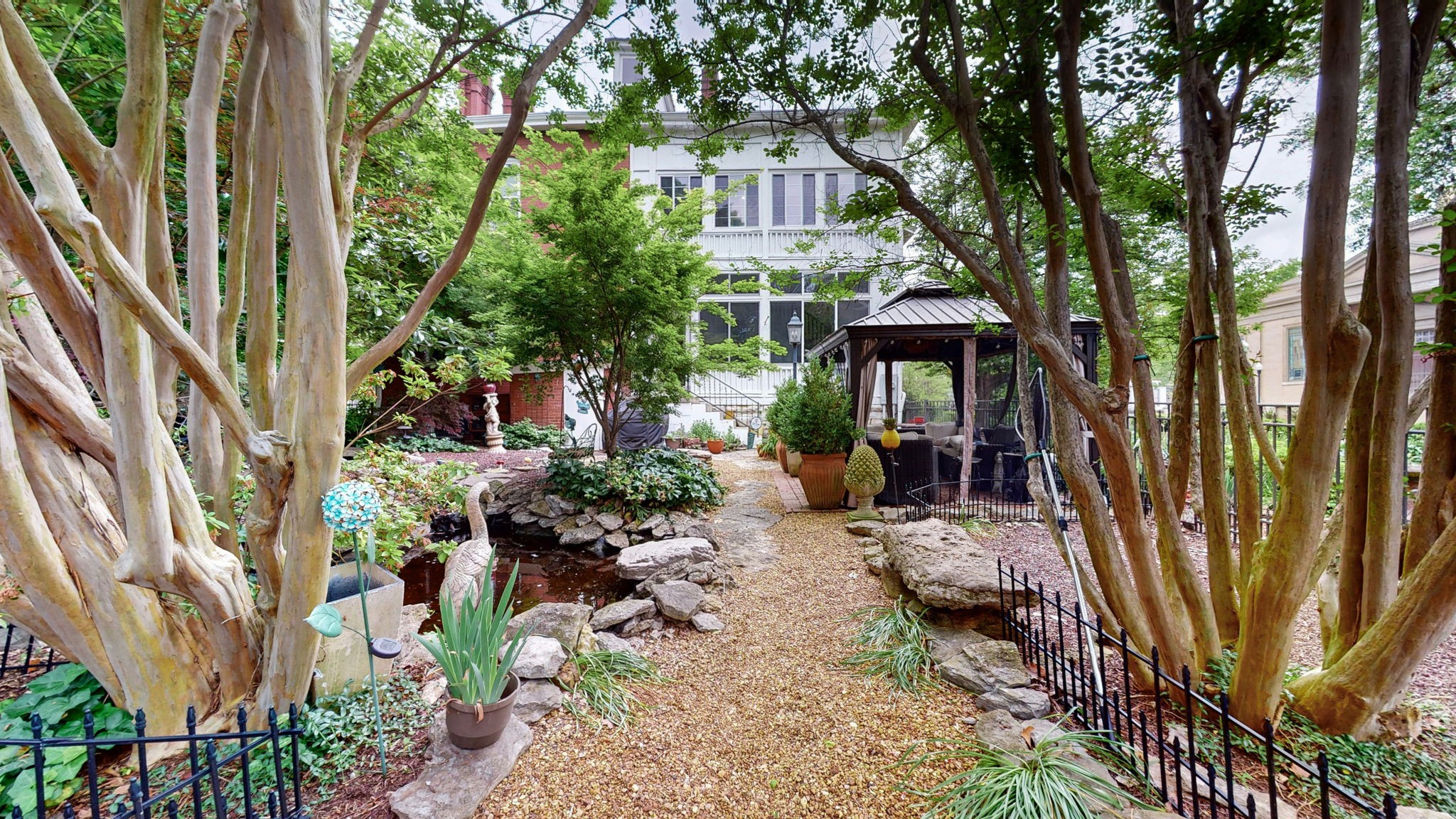 346 E Main St