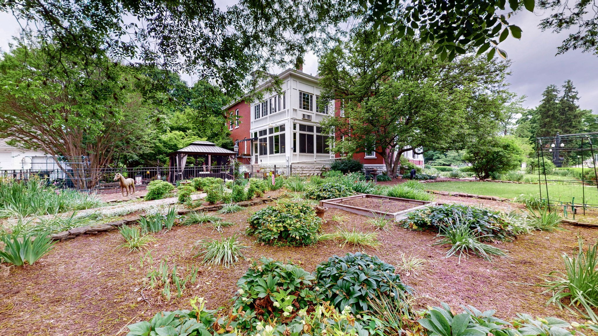 346 E Main St