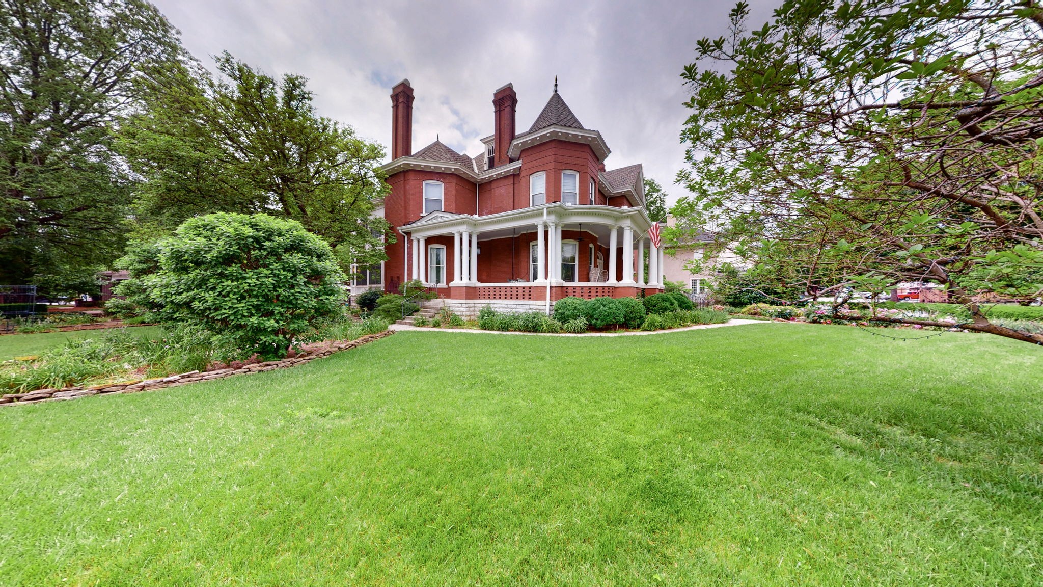 346 E Main St