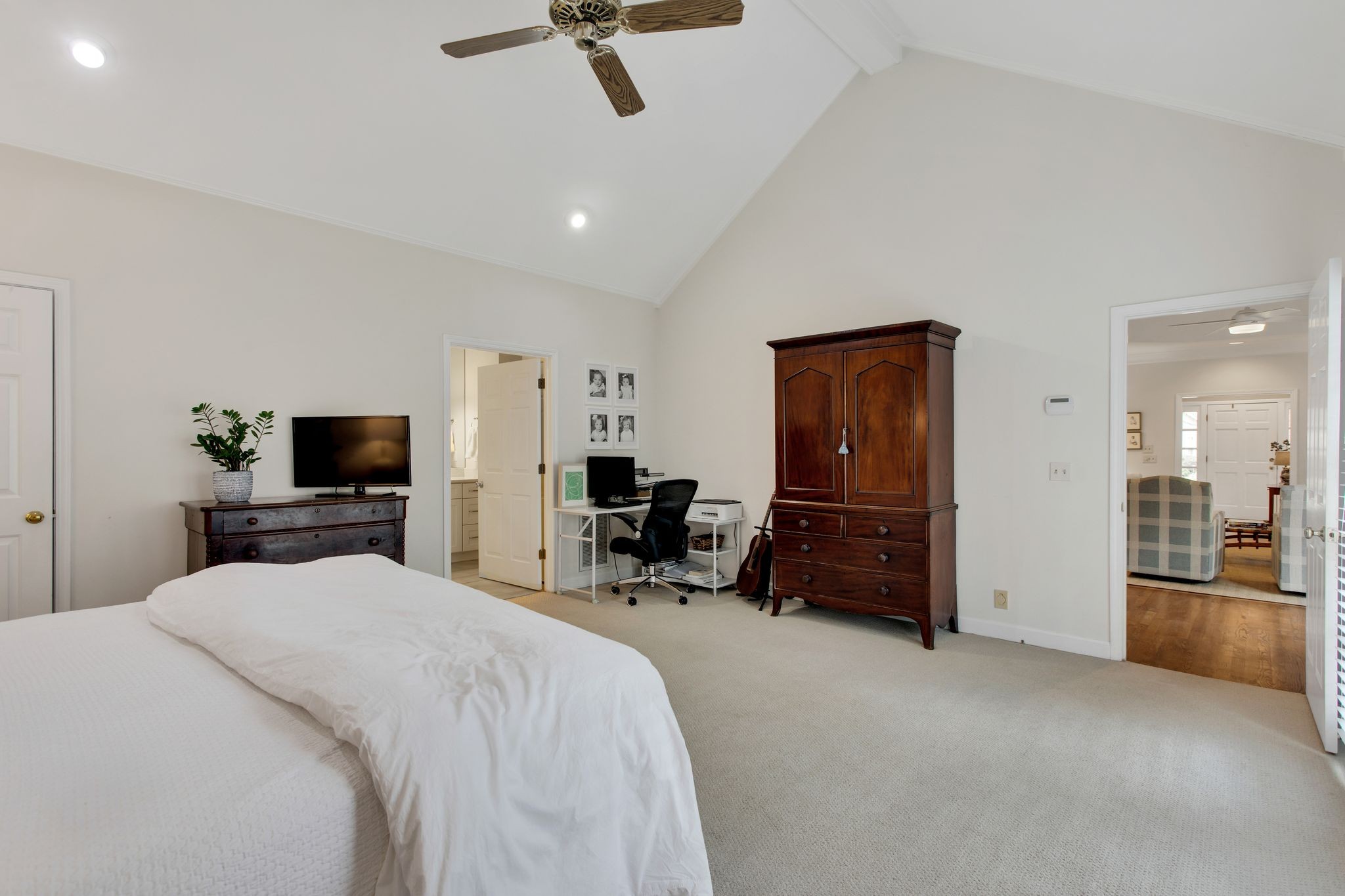 107 Glendale Garden Dr