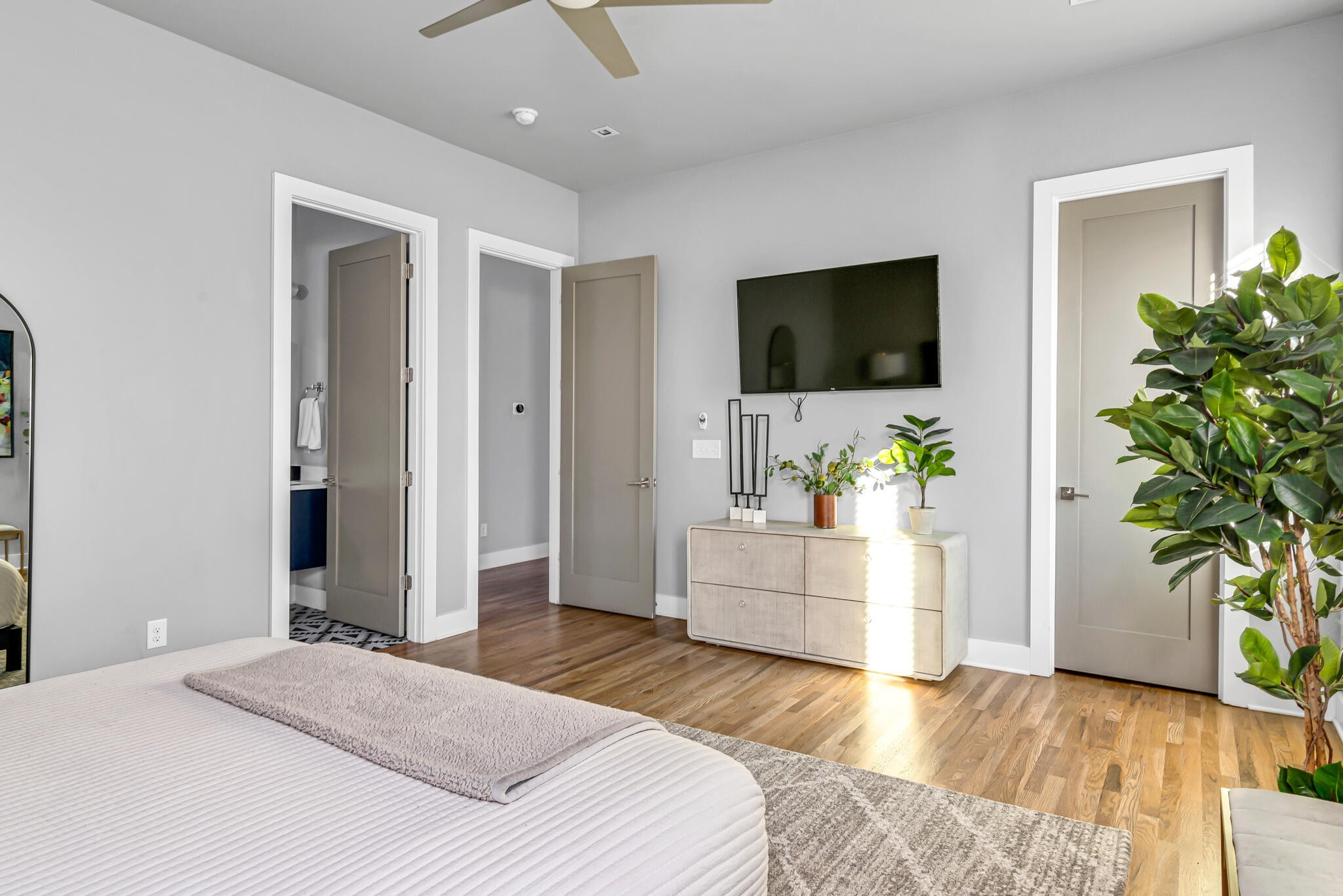 1000 W Trinity Ln Unit: A