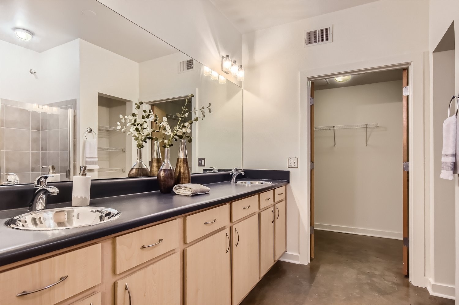 1803 Broadway Unit: 117