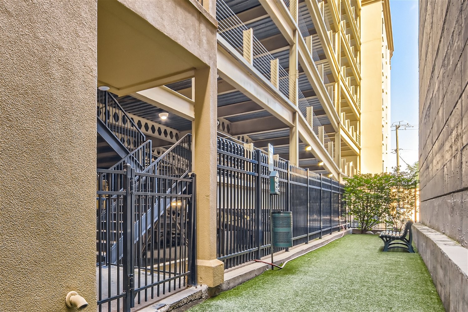 1803 Broadway Unit: 117